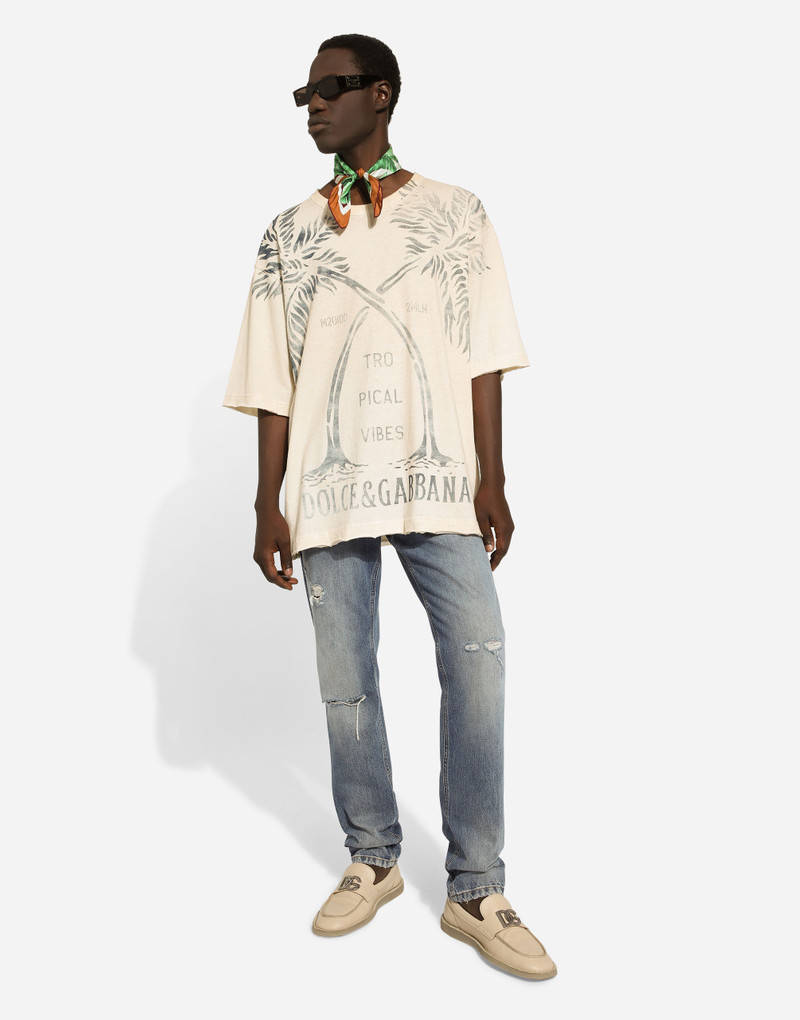 Regular-fit blue wash jeans with abrasions 5