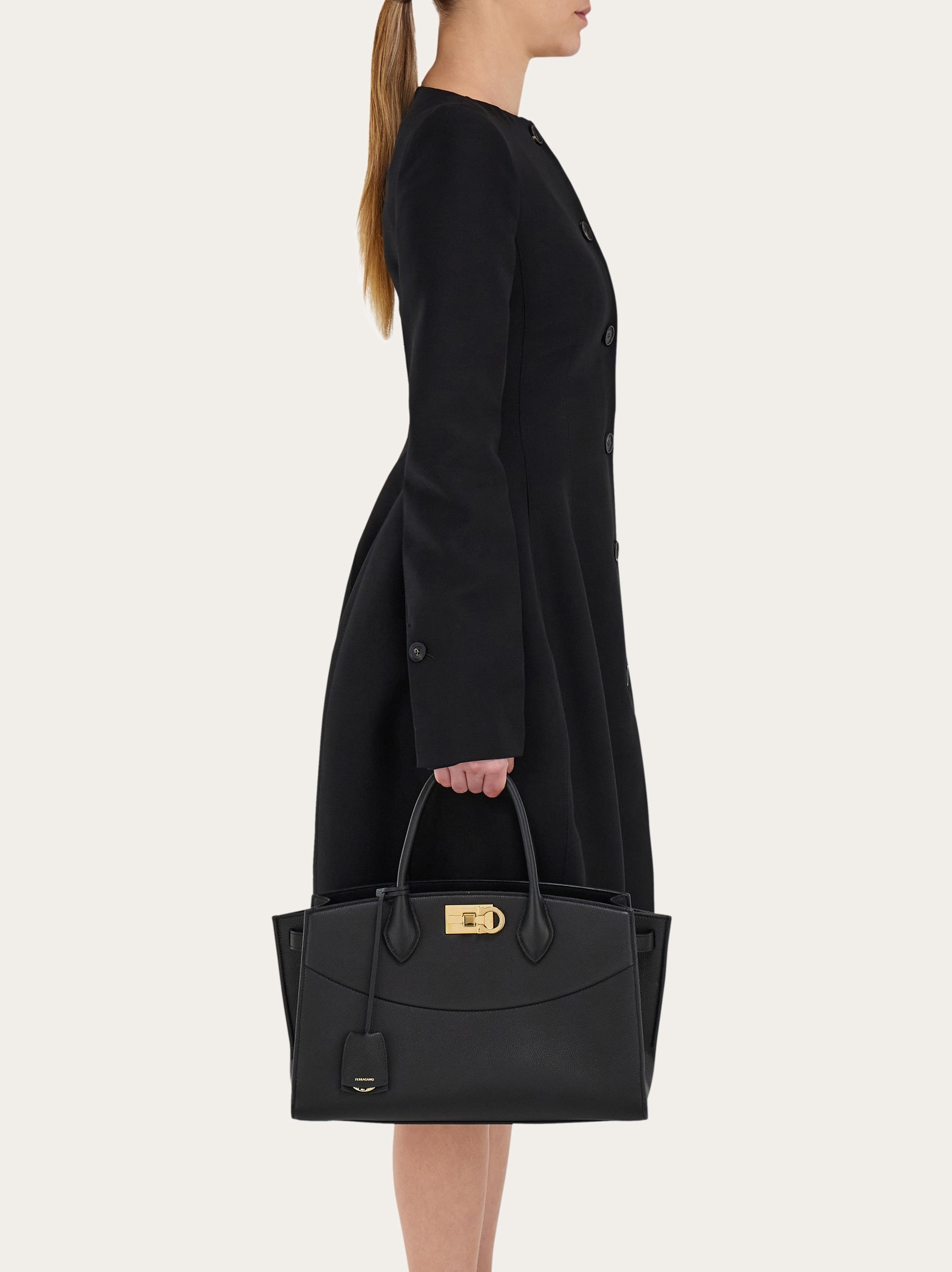 関税送料込 フェラガモ New Ferragamo Studio Soft bag L FERRAGAMO New Ferragamo Studio soft bag (L) | REVERSIBLE