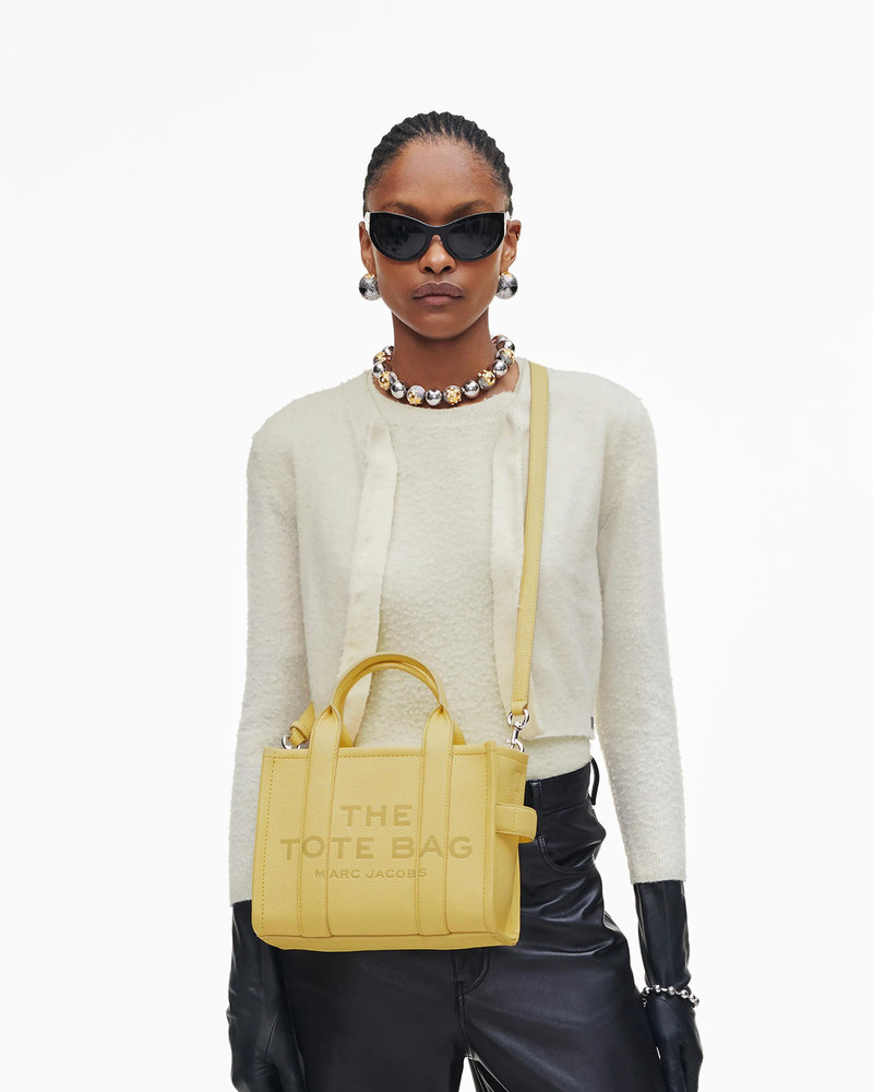 Marc Jacobs THE LEATHER SMALL TOTE BAG outlook