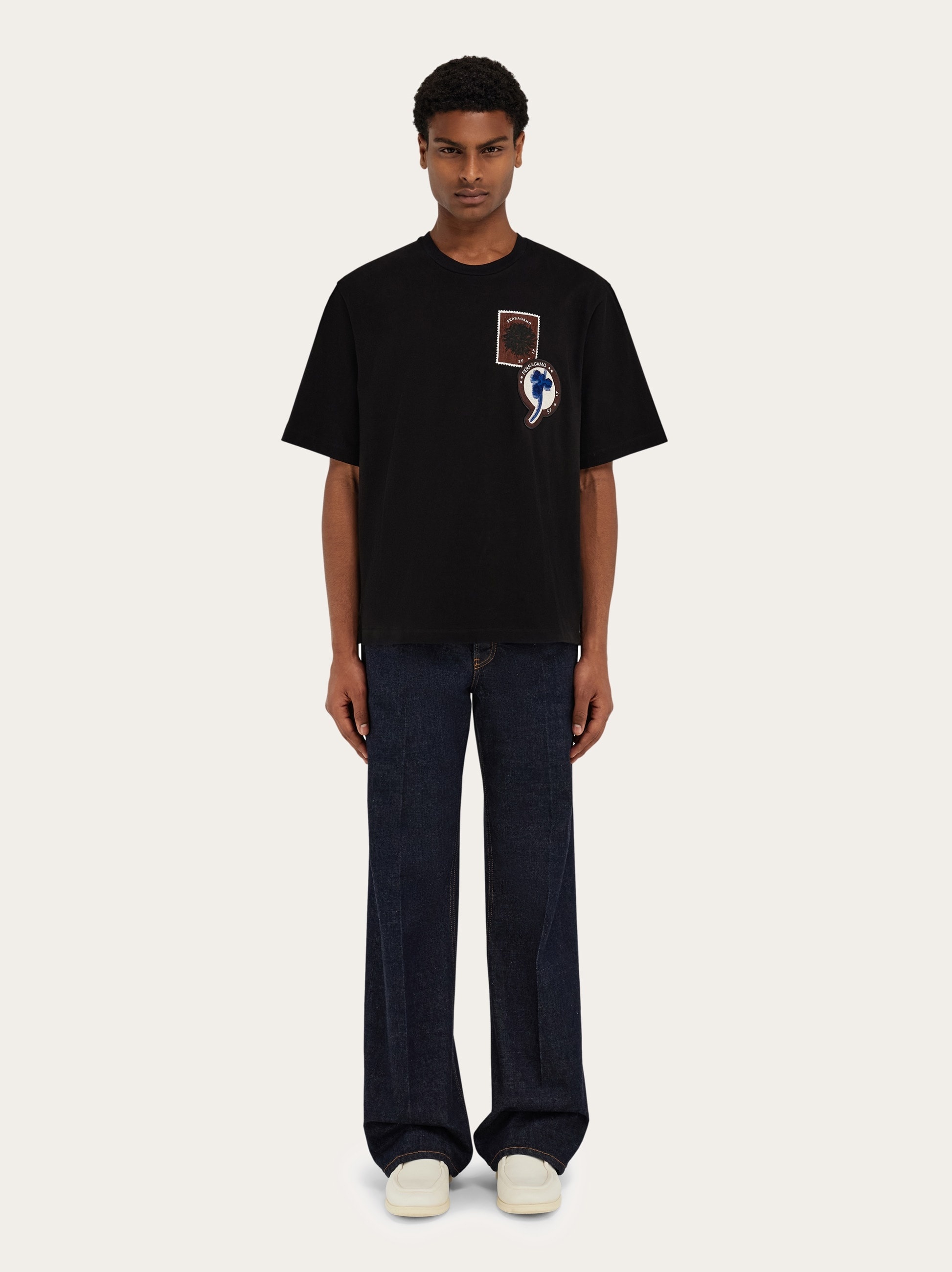 Short sleeved T-shirt with patch detail - 5