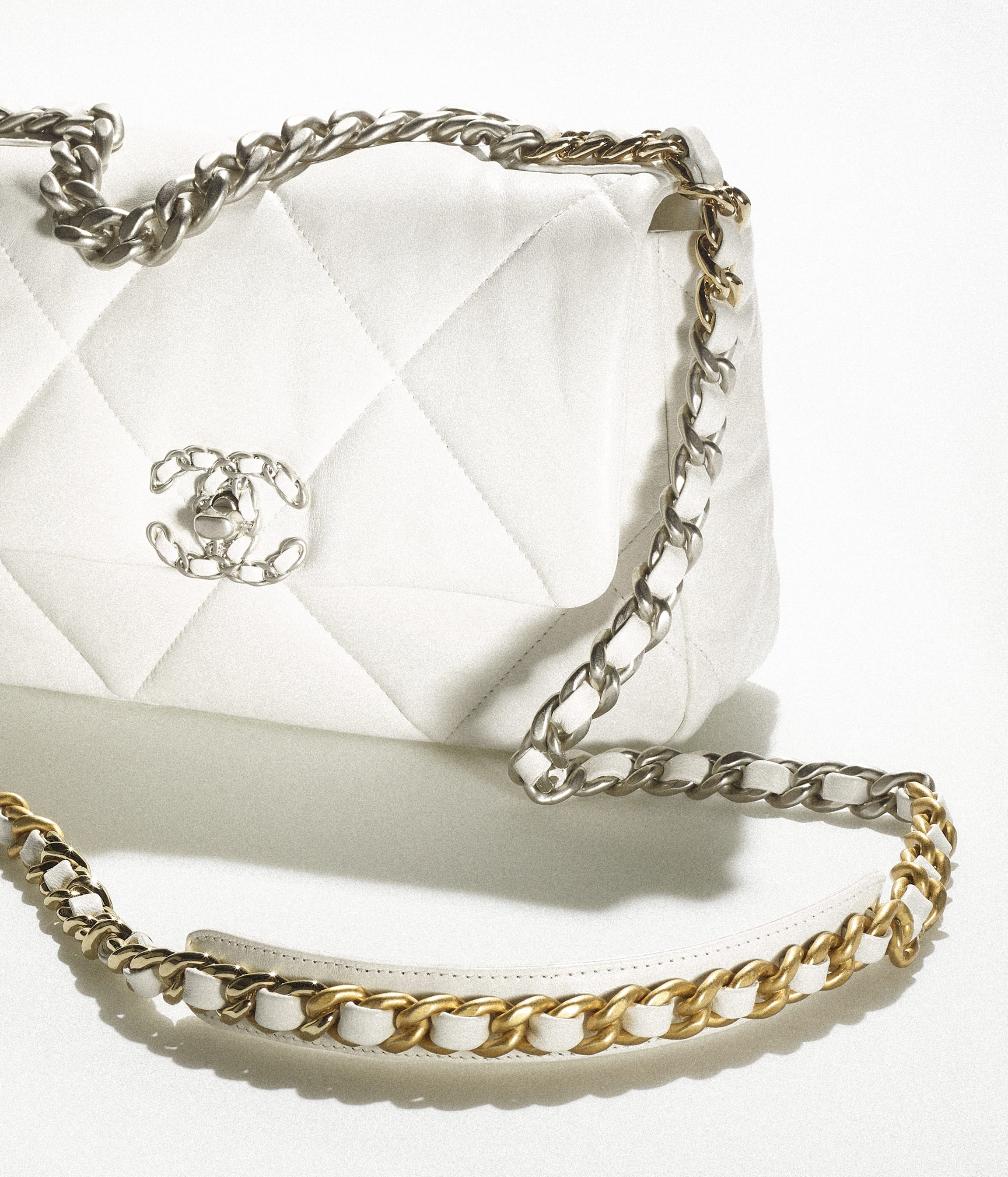 CHANEL 19 Handbag - 4