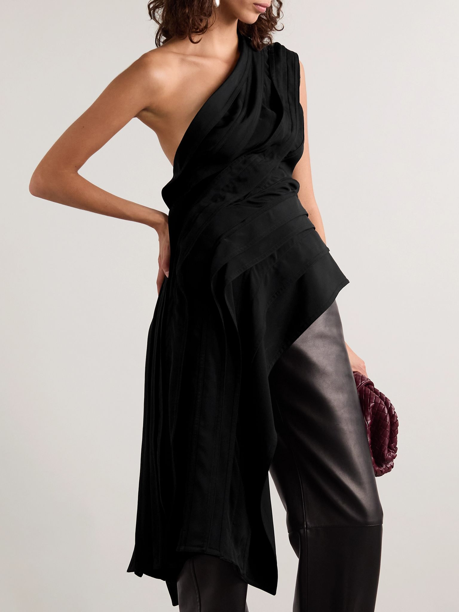 Asymmetric draped pleated crepe top Black - 3