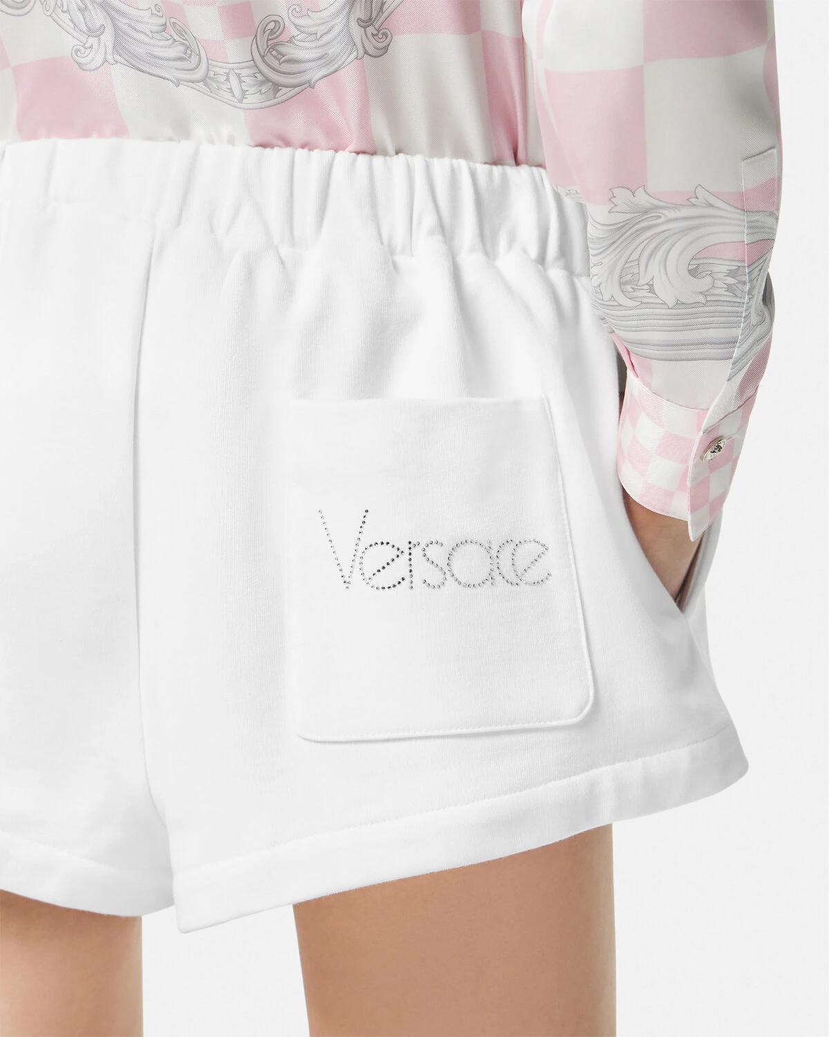 【送料&関税込】Versace Sweatshorts With 1978 Re-edition Log VERSACE 1978 Re-Edition Logo Sweat Shorts | REVERSIBLE