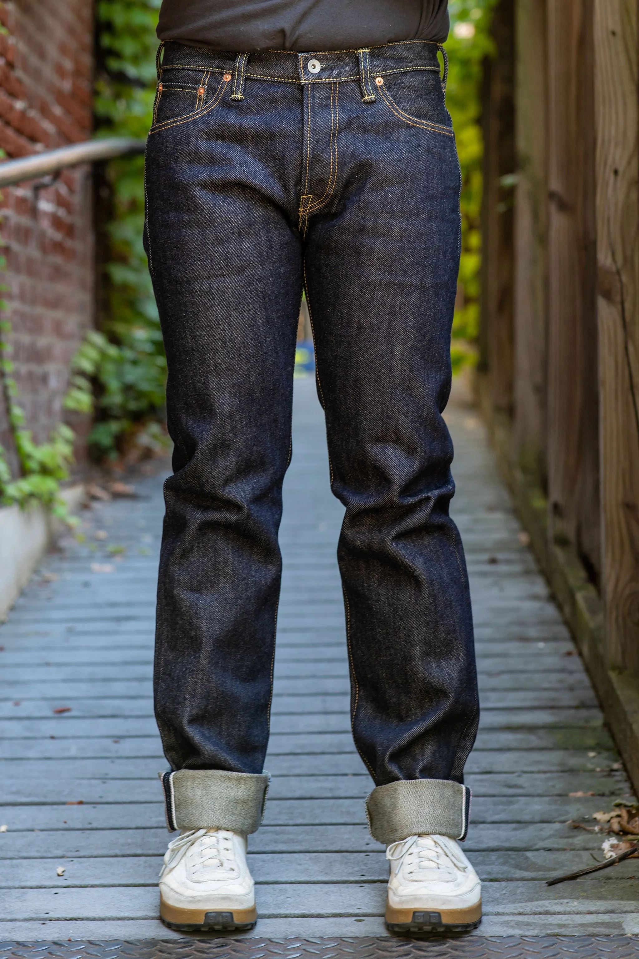 IRON HEART IH-666S-21 INDIGO 21OZ. SELVEDGE DENIM - SLIM CUT - 1