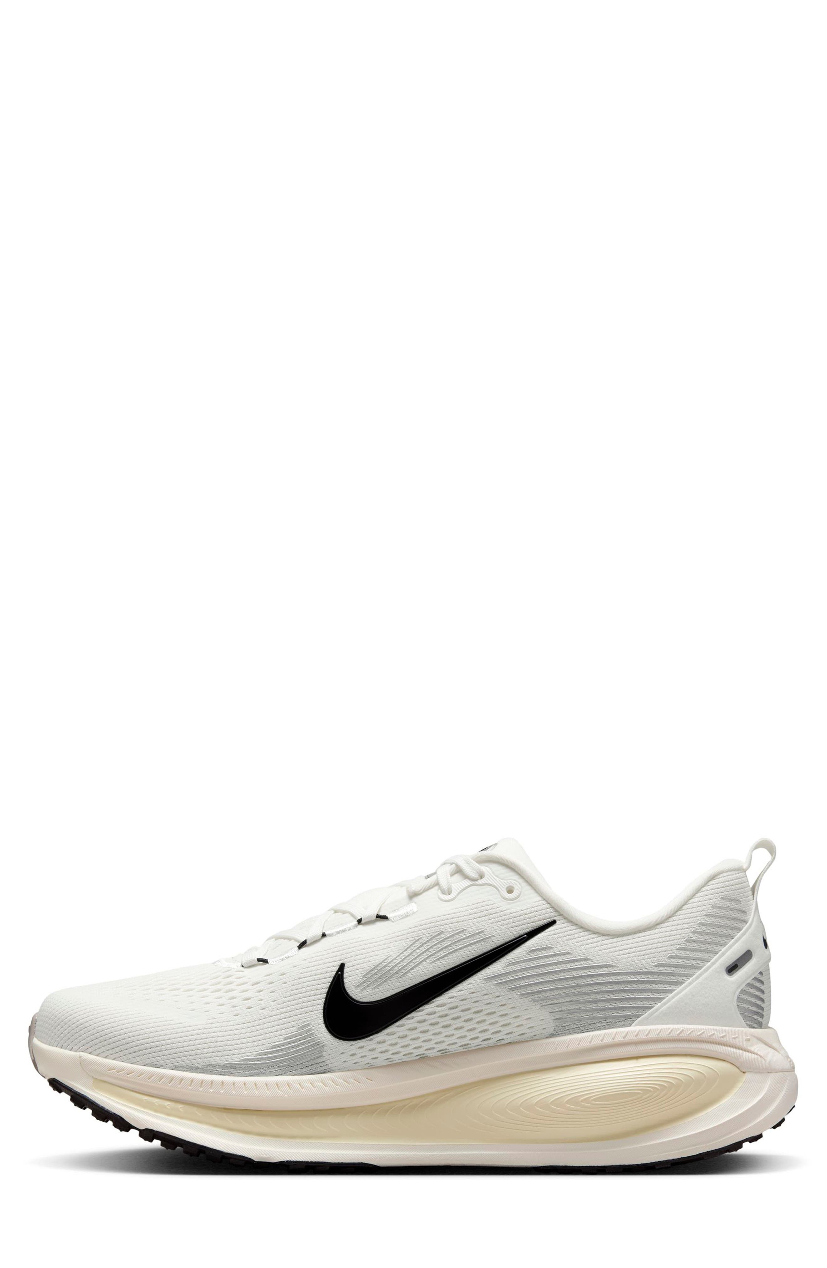 Nike Vomero 18 Running Shoe in 101 Smtwht/black at Nordstrom - 7