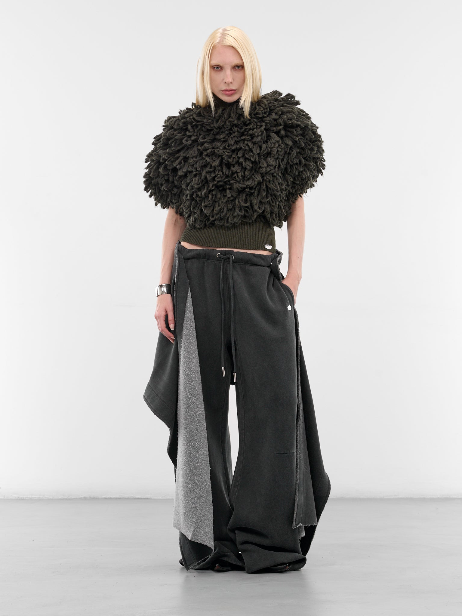 Black Sleeveless Loose-Stitch Sweater - 6