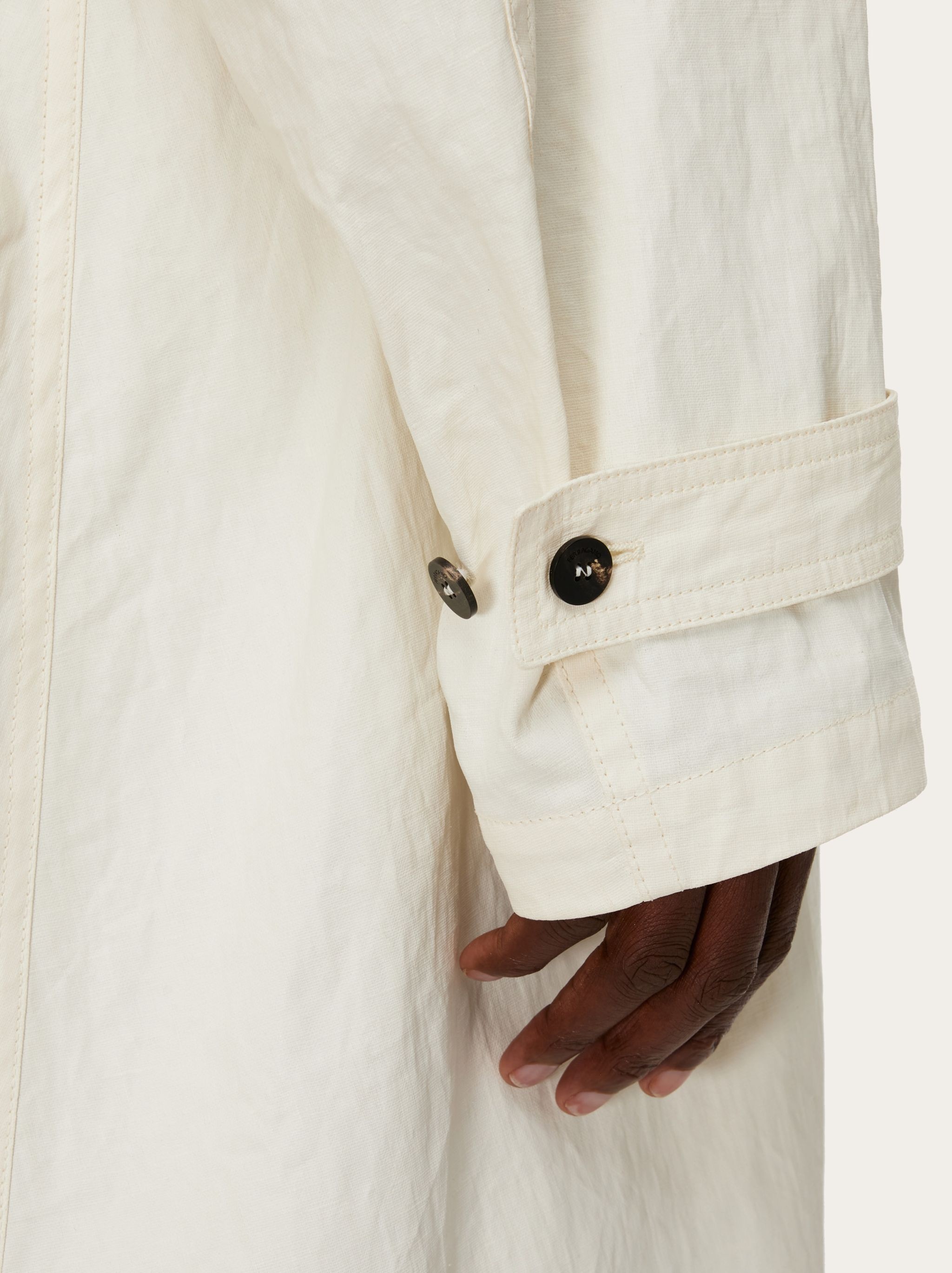Asymmetric voluminous trench - 5