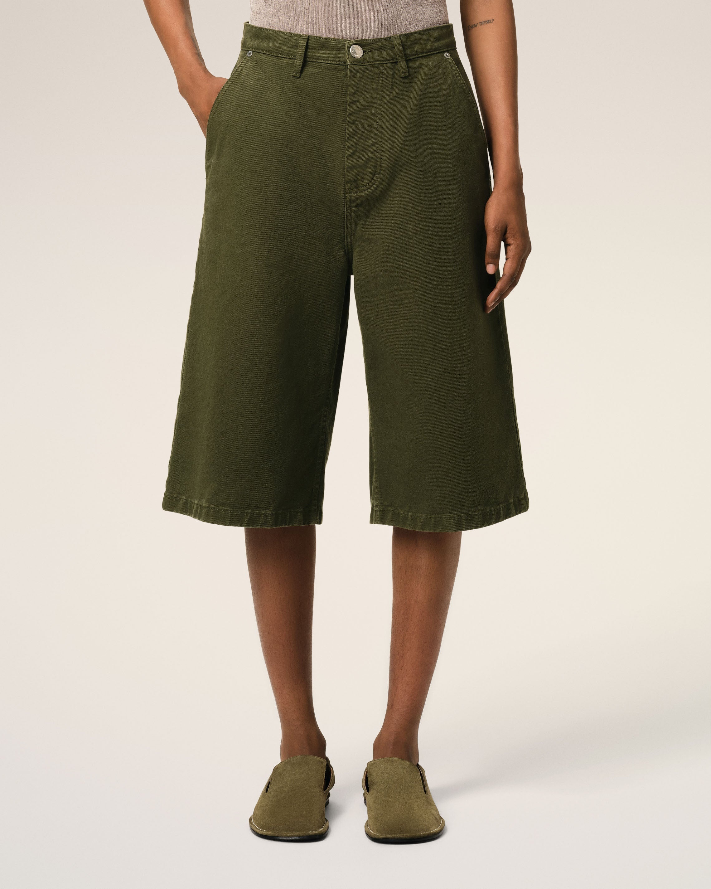 ショートパンツ AMI Women Shorts  Burmudas FTR203AC0014 ASH GREEN AMI PARIS Shorts for Women - Shop on FARFETCH