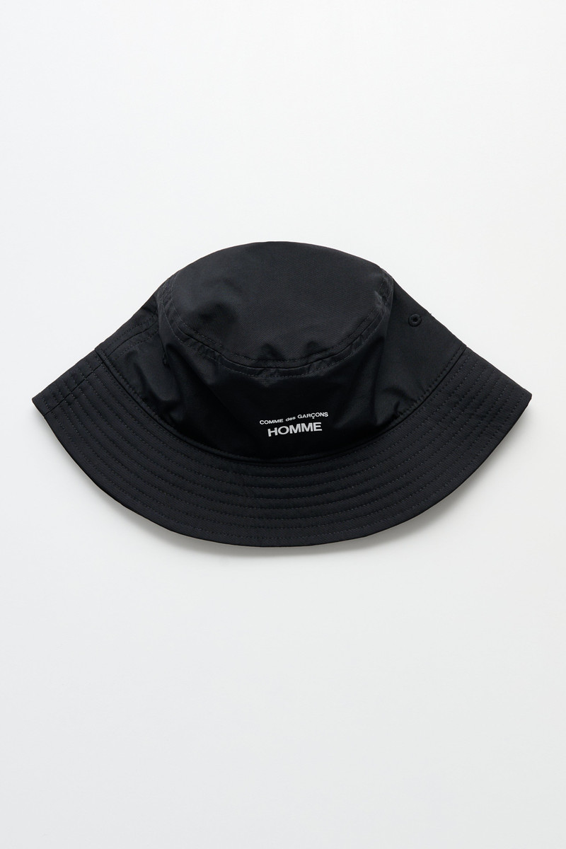 COMME DES GARÇONS HOMME LOGO BUCKET HAT BLACK 1