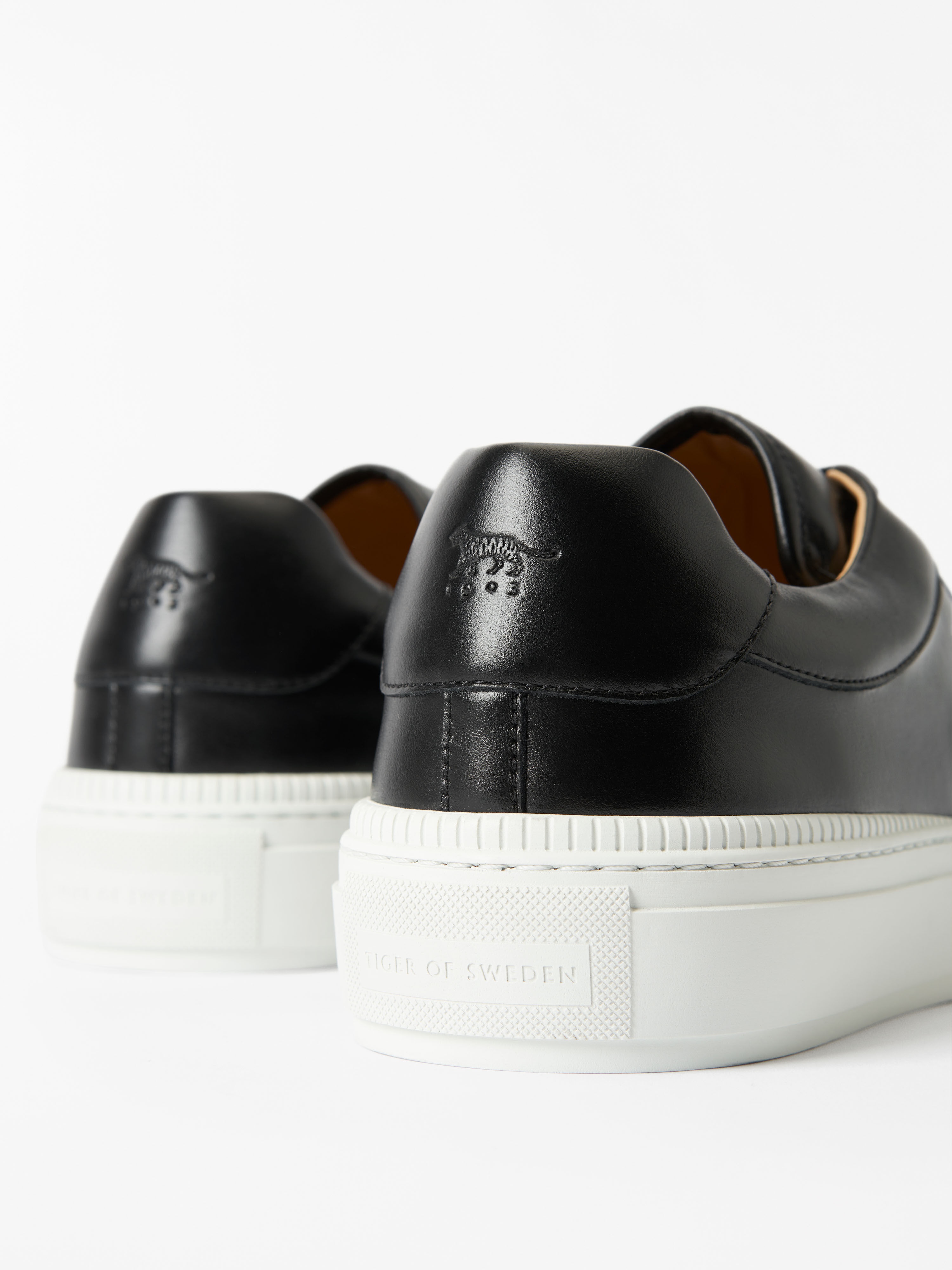 Nomme Sporty Sneakers - 3