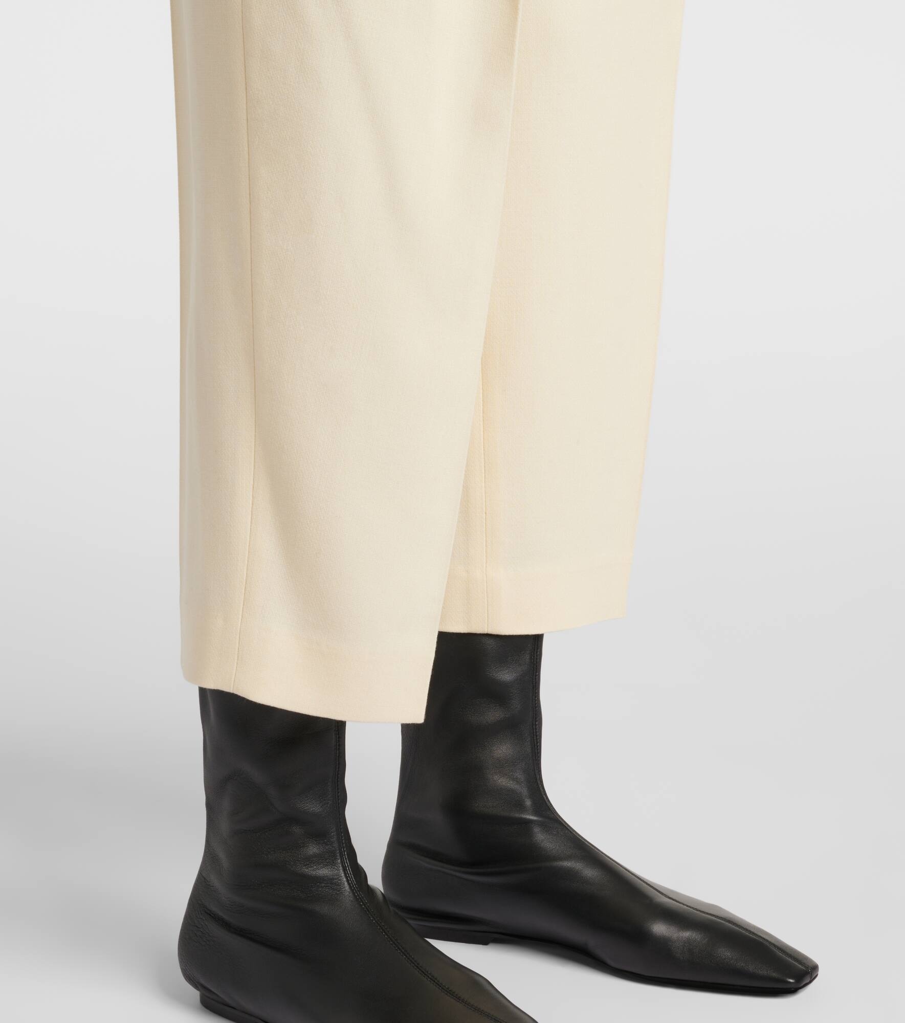 Pleated low-rise straight pants - 5