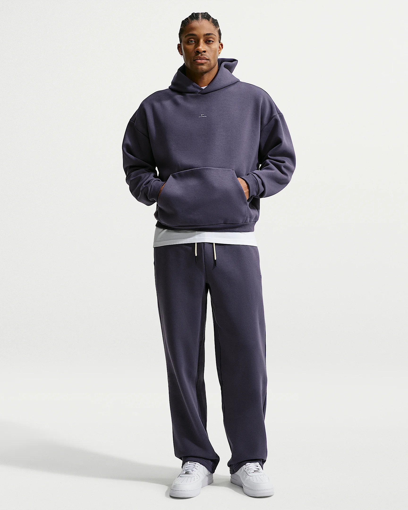 Nike Standard Issue Men's Therma-FIT Brushed Open-Hem Basketball Pants - 1
