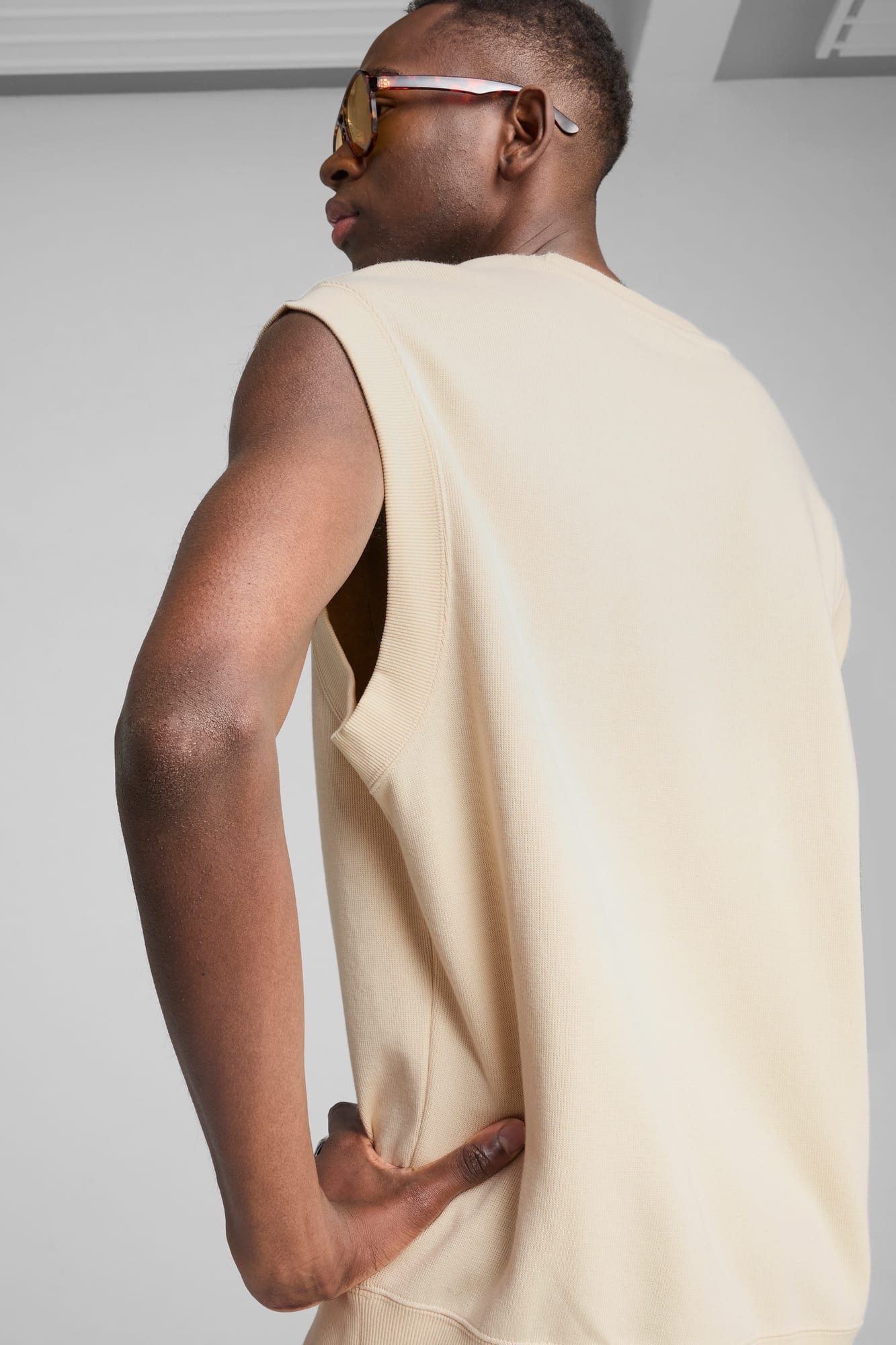 WARDROBE ESSENTIALS Men's Relaxed Vest - 4
