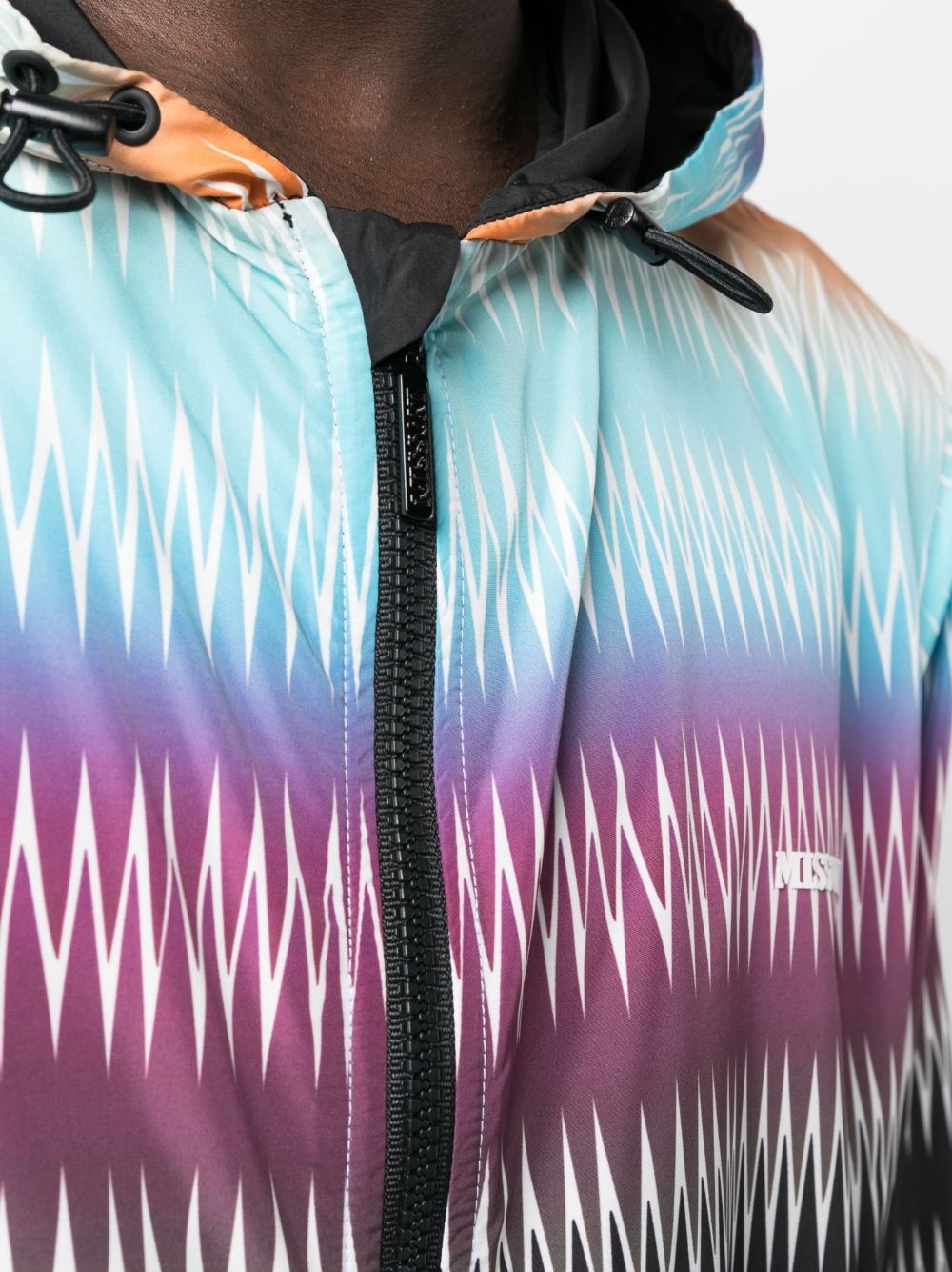 gradient zigzag-print hooded jacket - 5