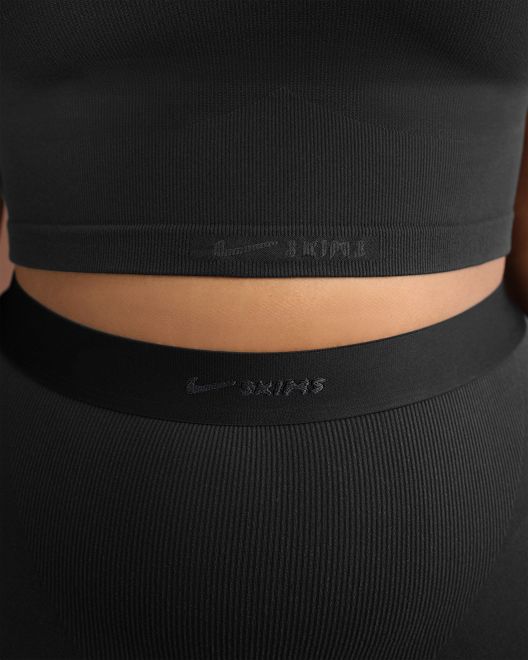 NikeSKIMS Vintage Seamless Women's Mock-Neck Long-Line Bra - 10