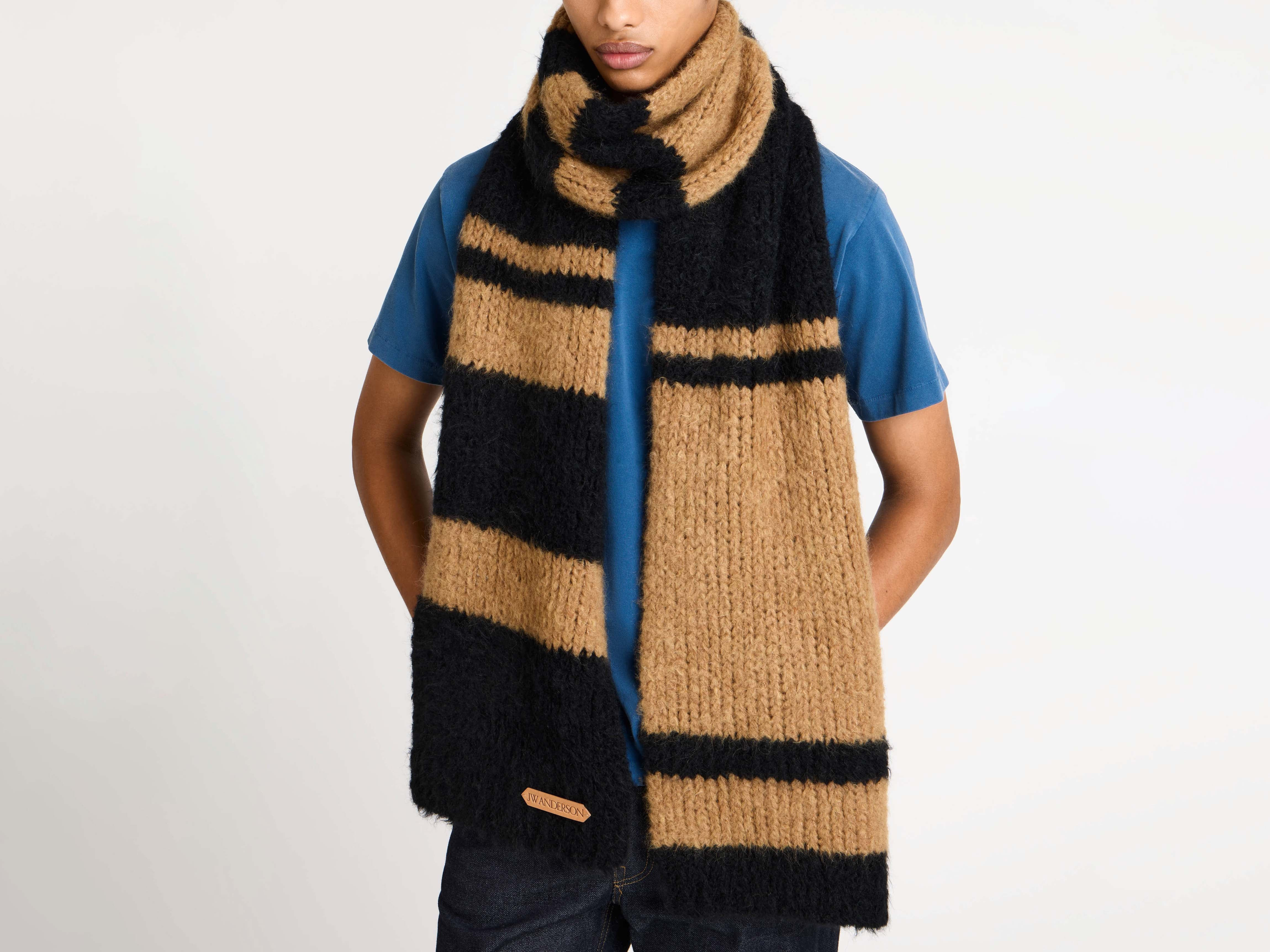STRIPED SCARF IN BLACK - 3
