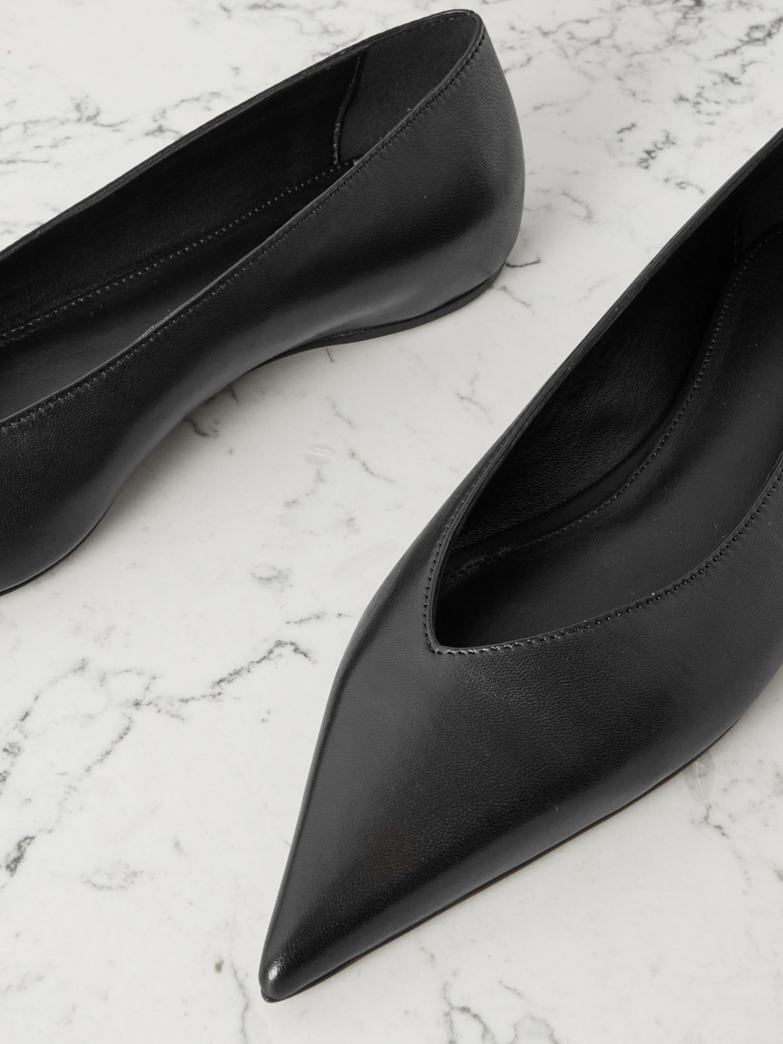 + NET SUSTAIN The Asymmetric Ballerina leather point-toe flats Black - 4