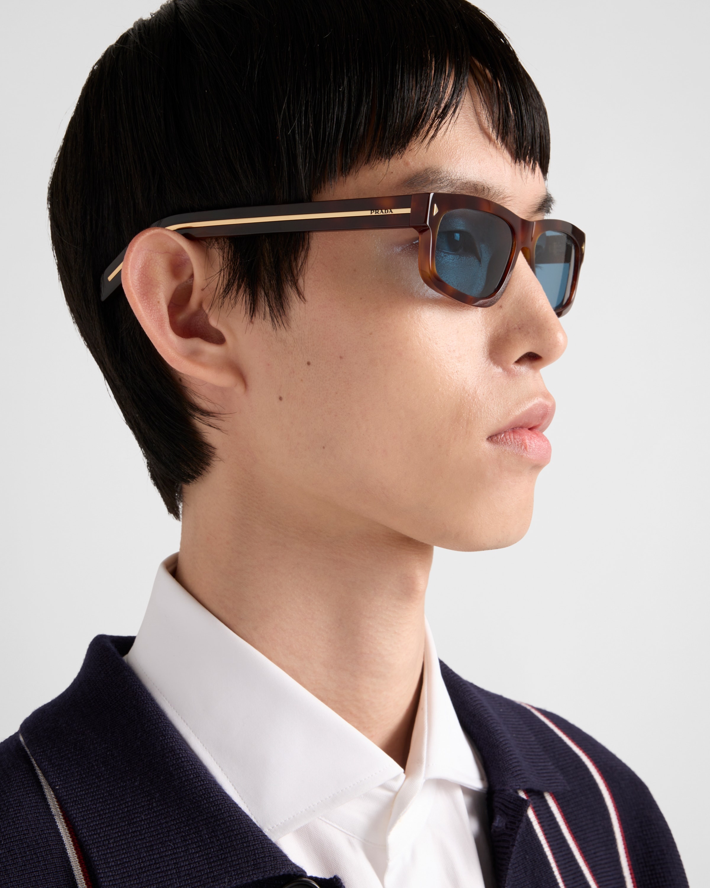 【日本入手困難】Sunglasses with the iconic l plaque Prada Sunglasses with the iconic metal plaque | REVERSIBLE