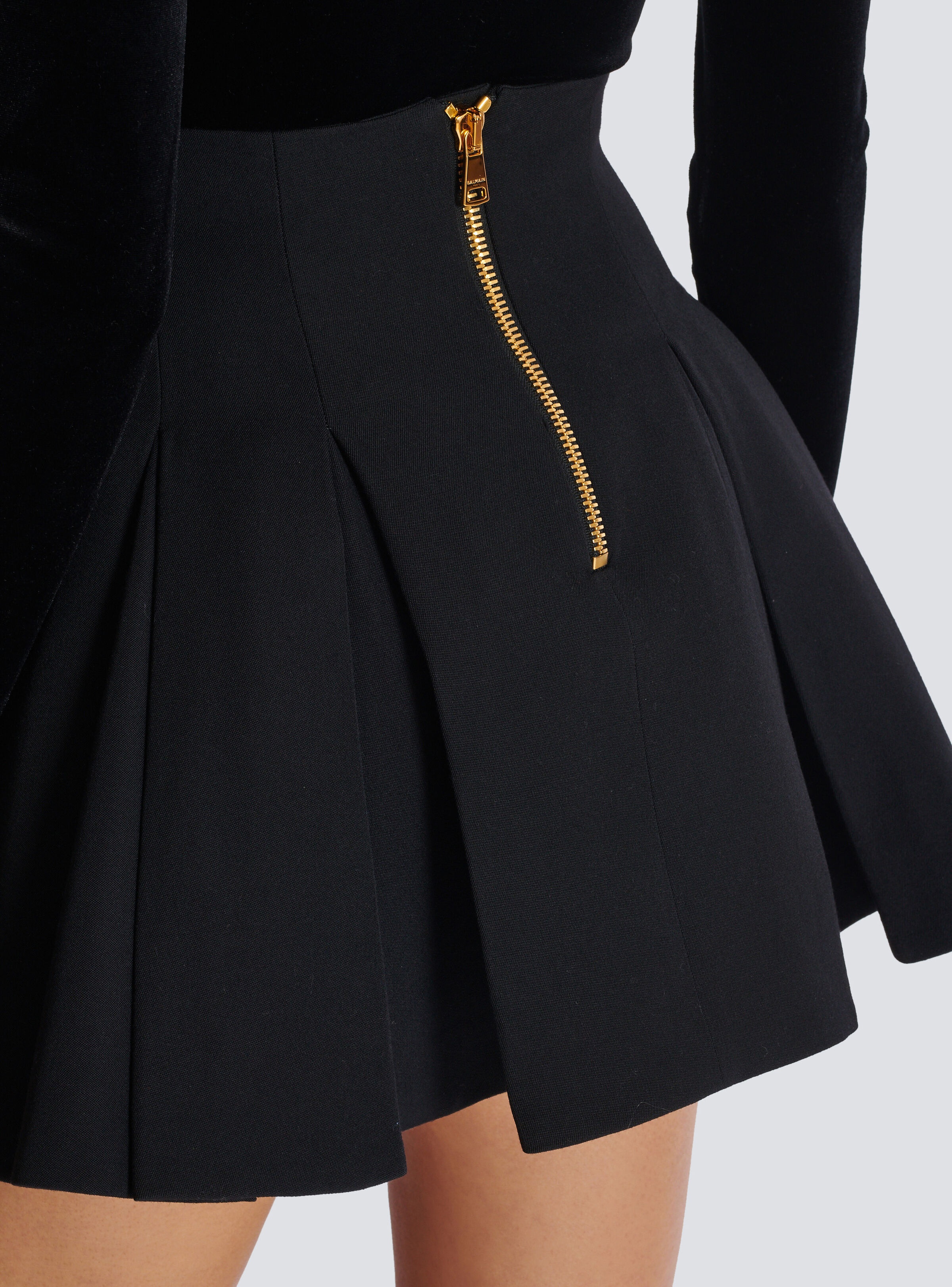 Short pleated skirt in grain de poudre - 7