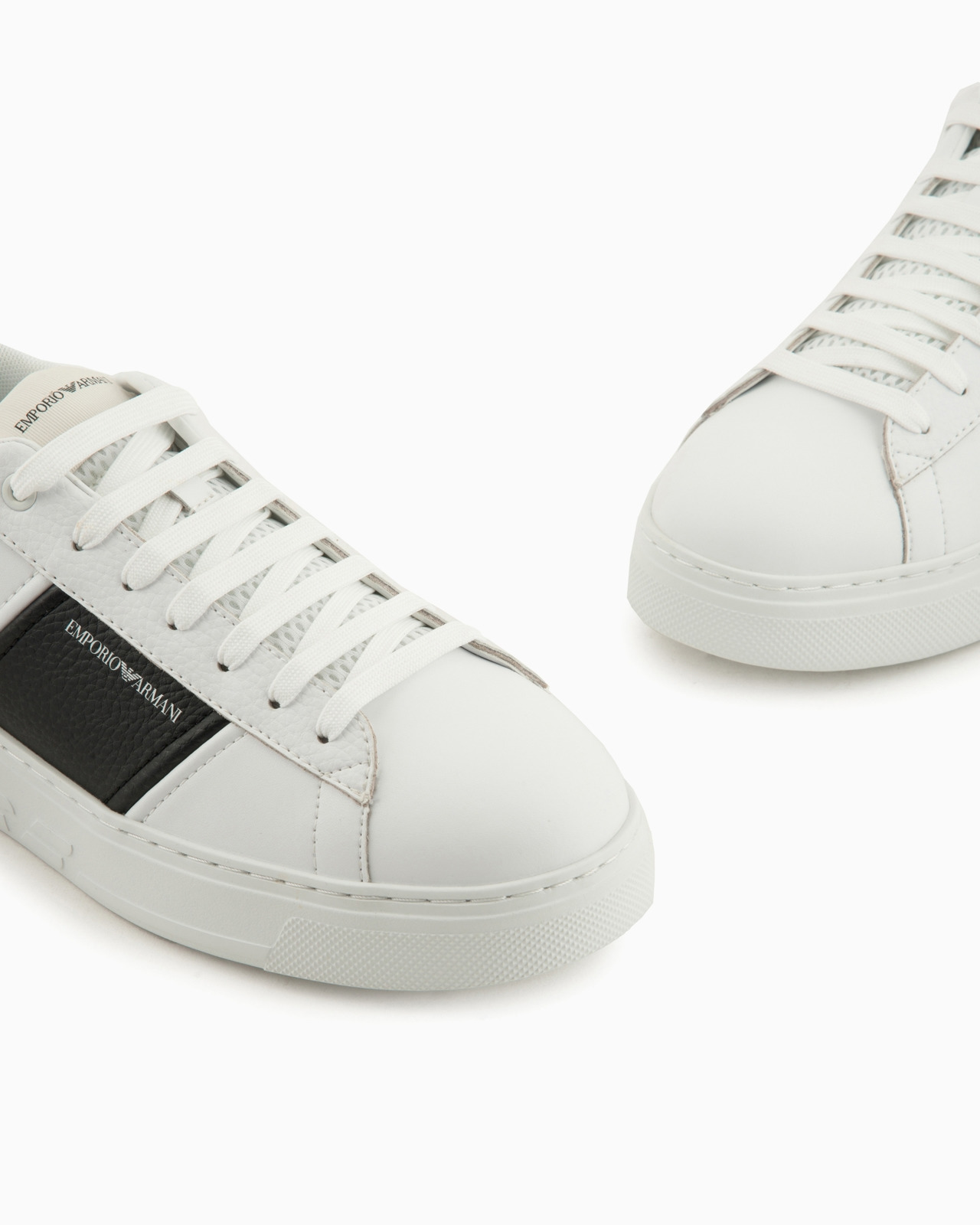 Leather sneakers with logo detail - 5