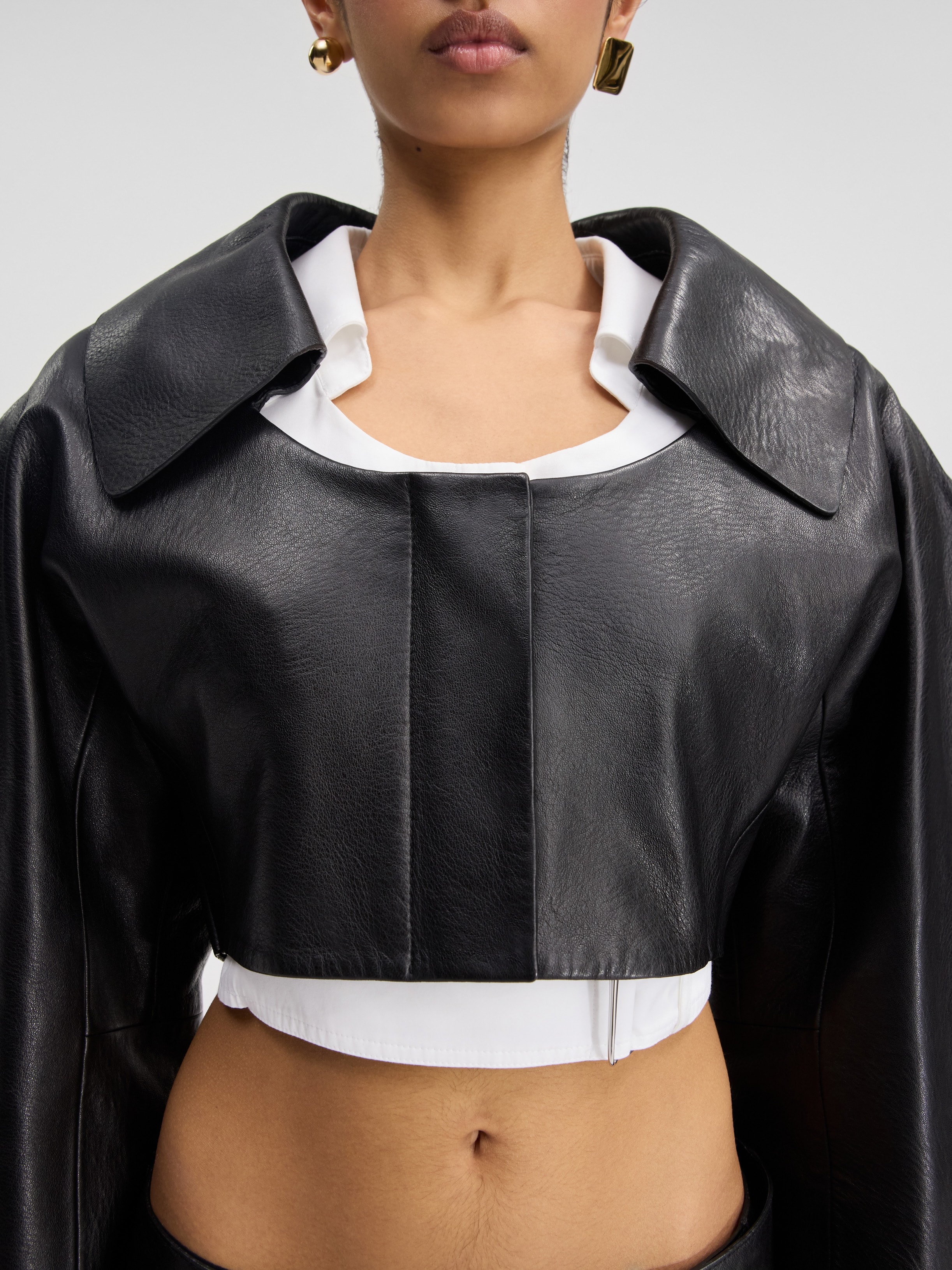 JACQUEMUS クロップド レザー ジャケット La Veste Obra JACQUEMUS La veste Obra cuir | REVERSIBLE