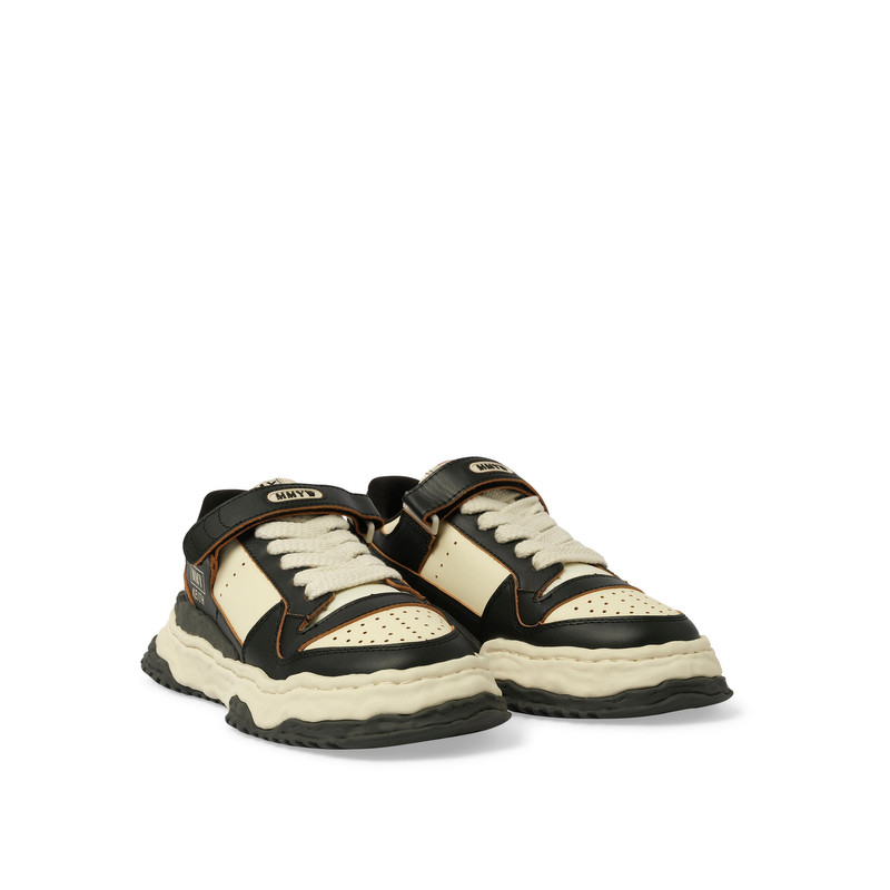 Maison MIHARAYASUHIRO KEITH OG Leather Low Top Sneaker in Black/White outlook