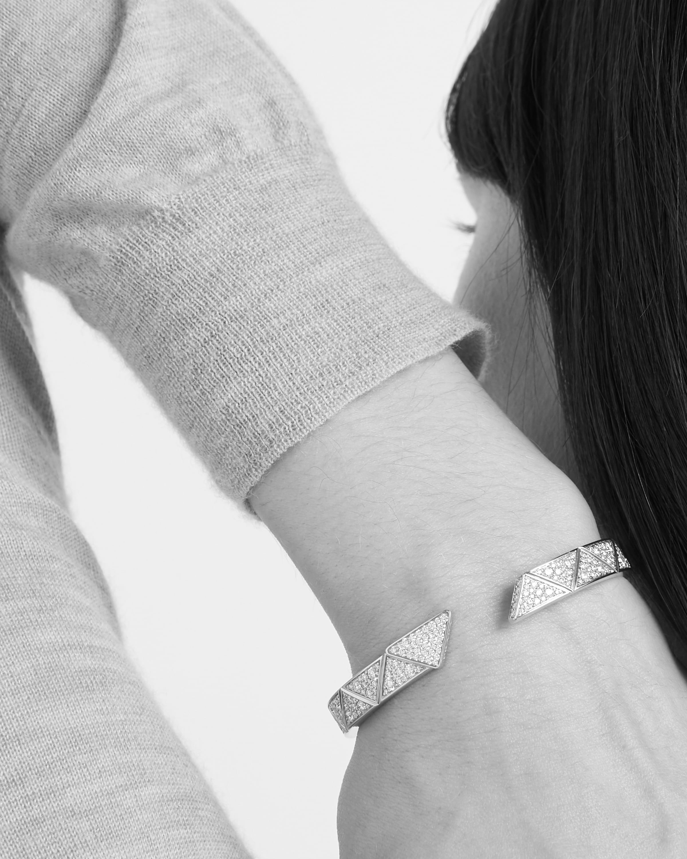Eternal Gold bangle bracelet in white gold with pavé diamonds - 4
