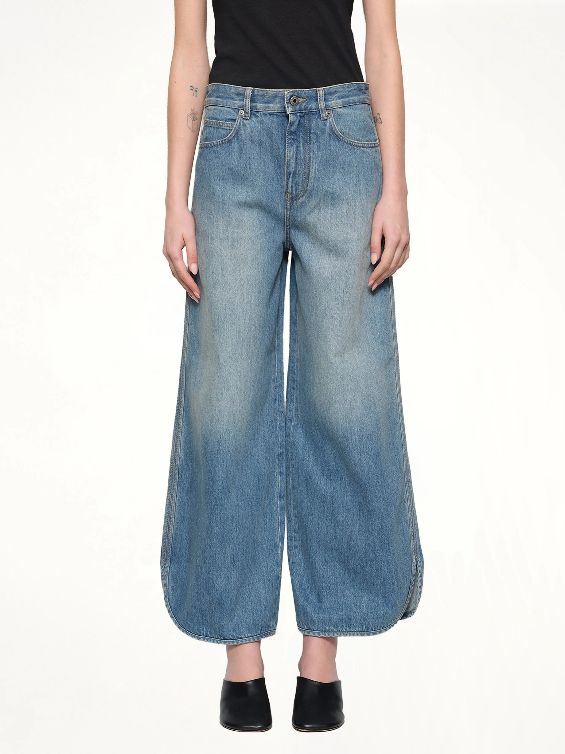 Loose-Leg Jeans AF in Denim Blue - 1