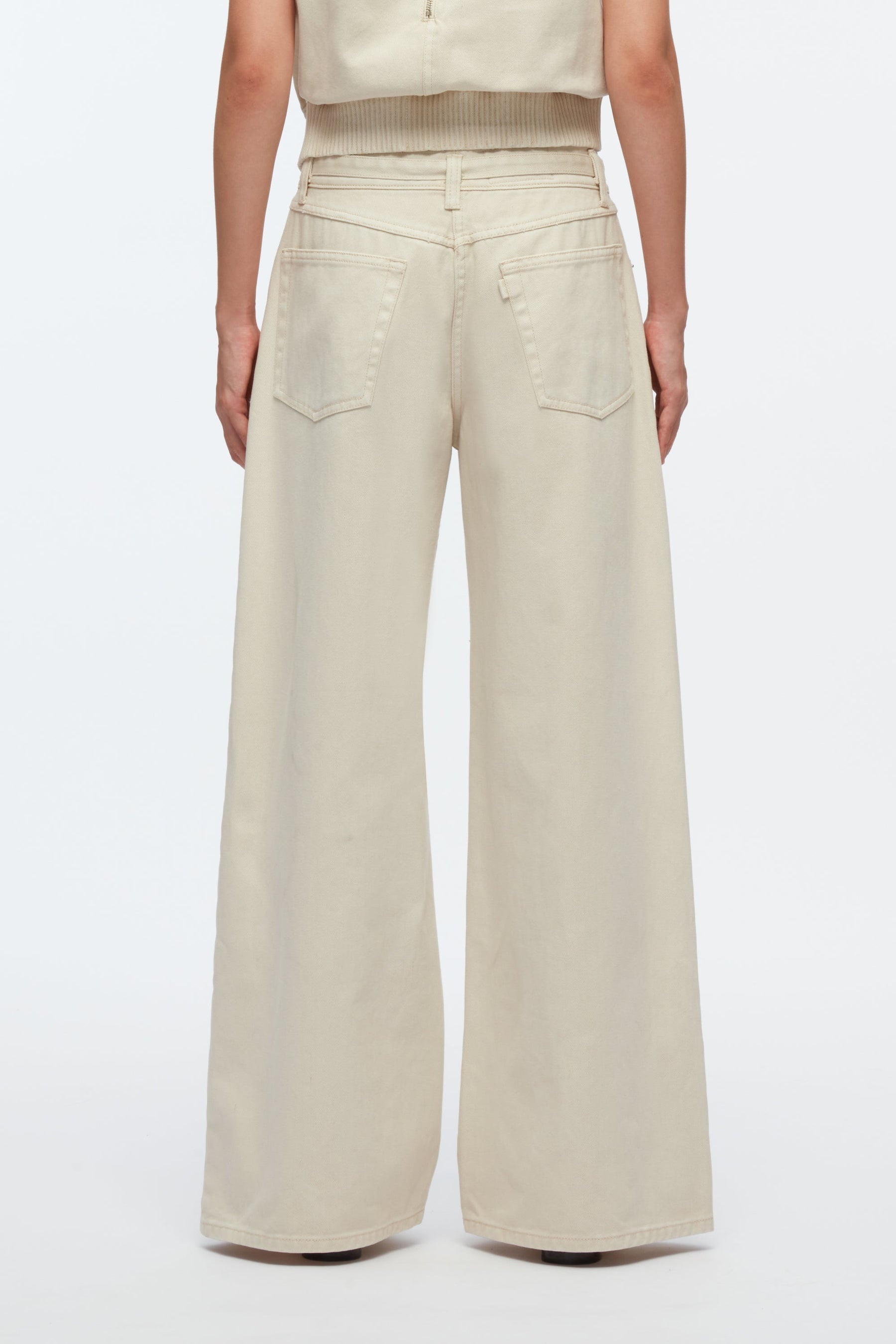 Wide-Leg Belted Jeans - 4