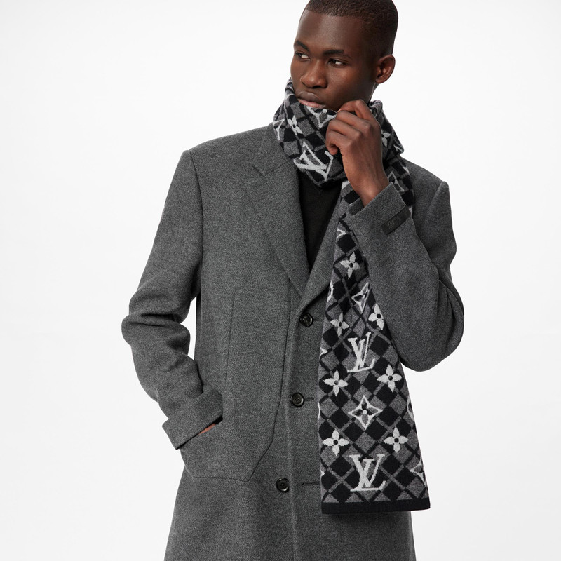 Louis Vuitton Monogram Mountain Scarf outlook