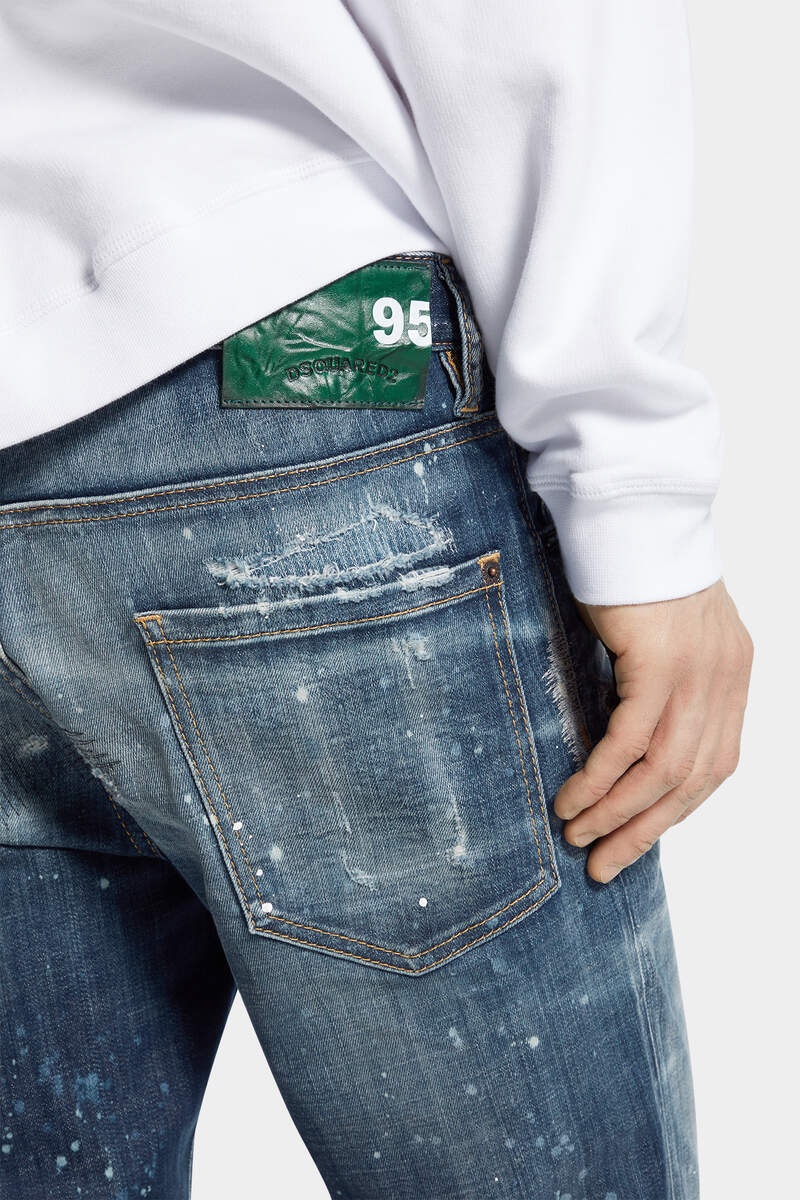 MEDIUM GALAXY WASH COOL GUY JEANS - 6