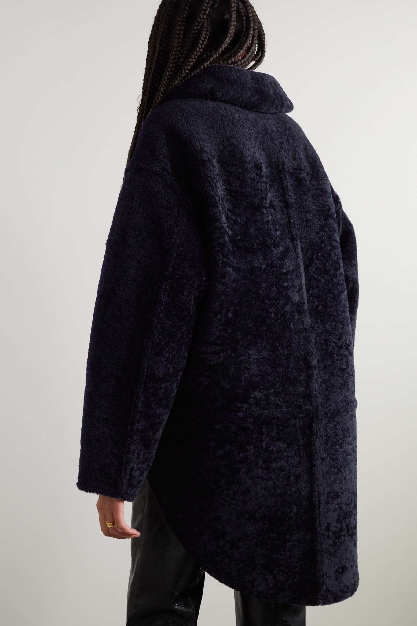 Oversized reversible shearling coat - 4