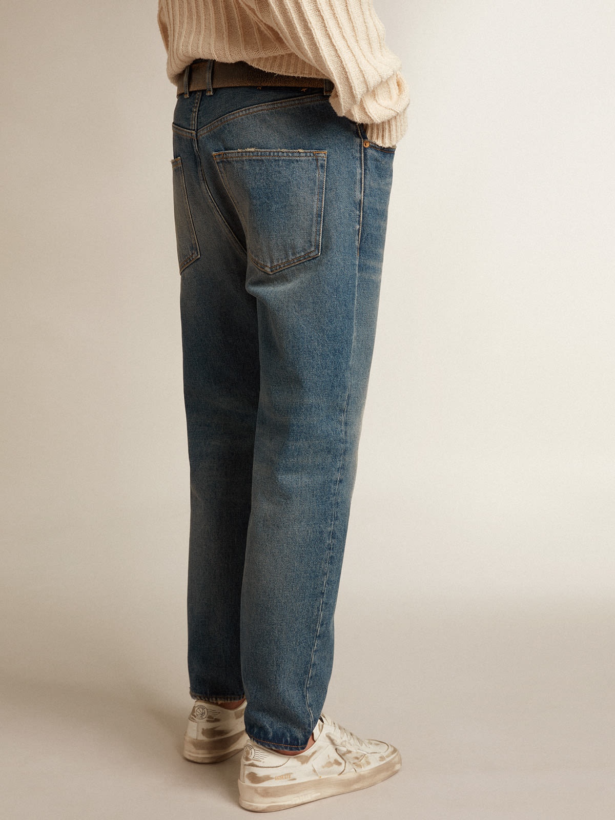 Men's slim fit jeans with medium wash - 4