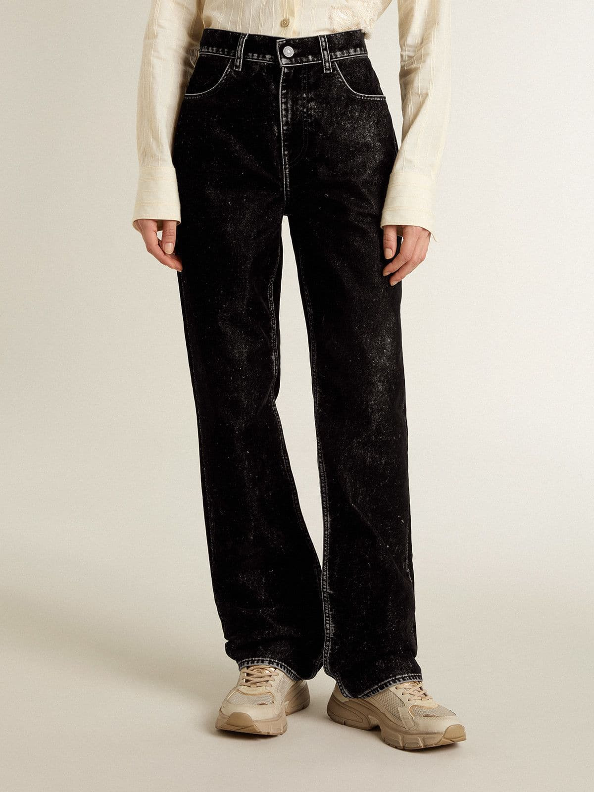 Women's black jeans with a velvet-like wash effect - 2