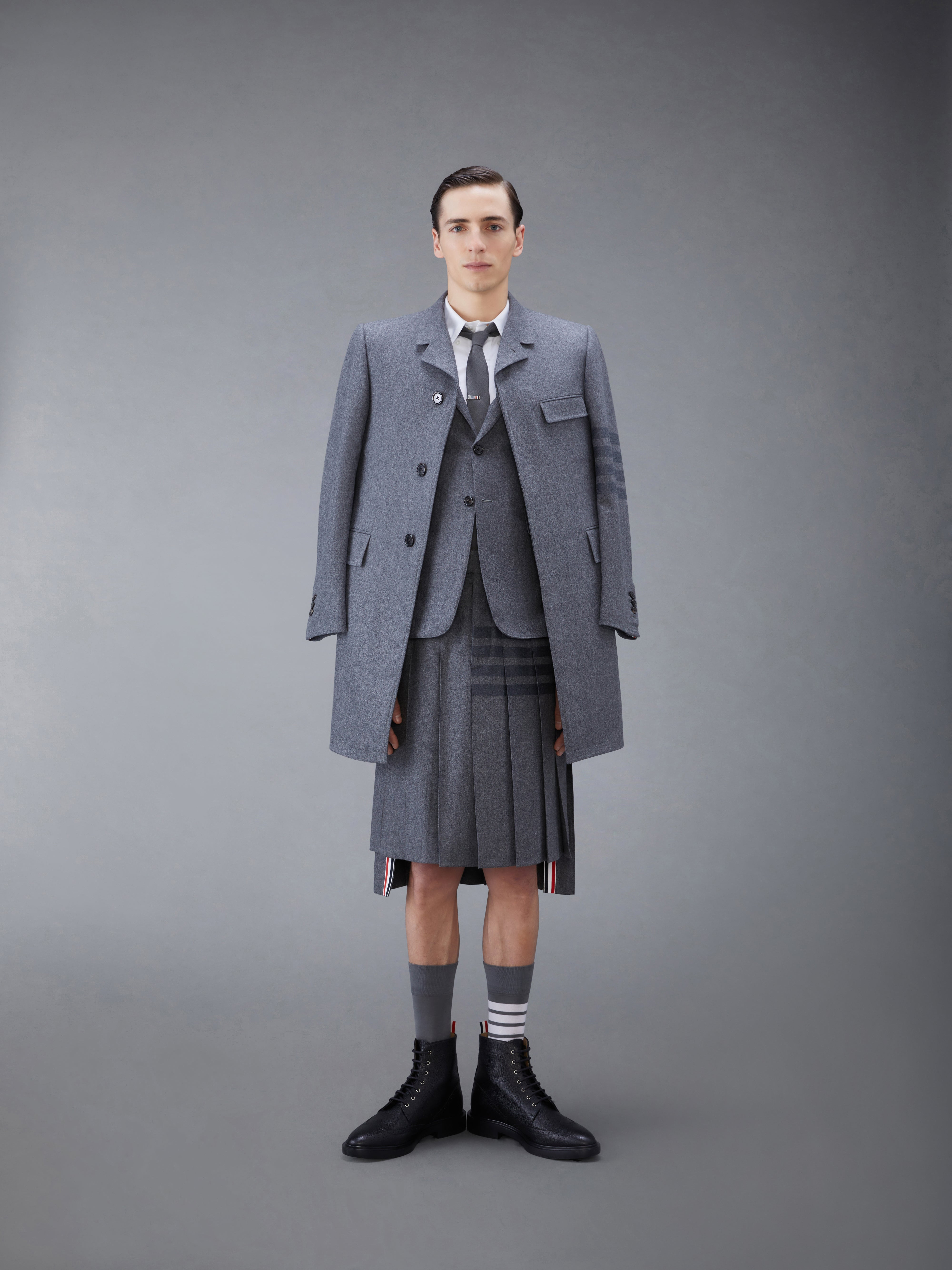 Medium Grey Wool Cashmere Flannel Tonal 4-Bar Classic Chesterfield Overcoat - 3