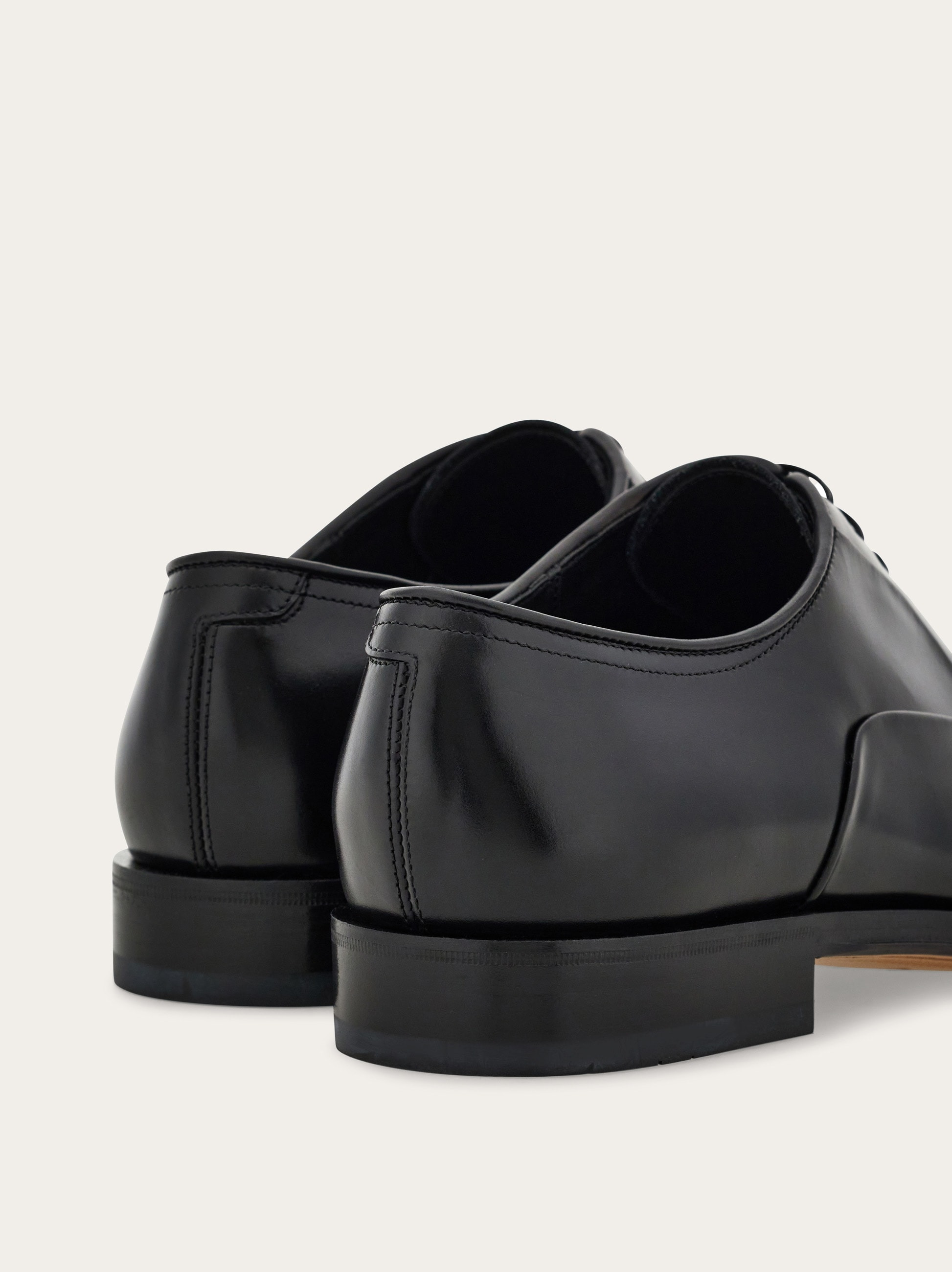 Oxford shoe with toe cap - 4