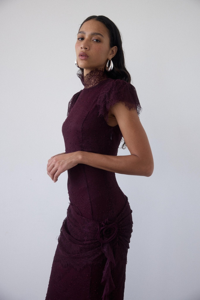 De La Vali SILENTIUM MAXI DRESS IN MAROON LACE outlook