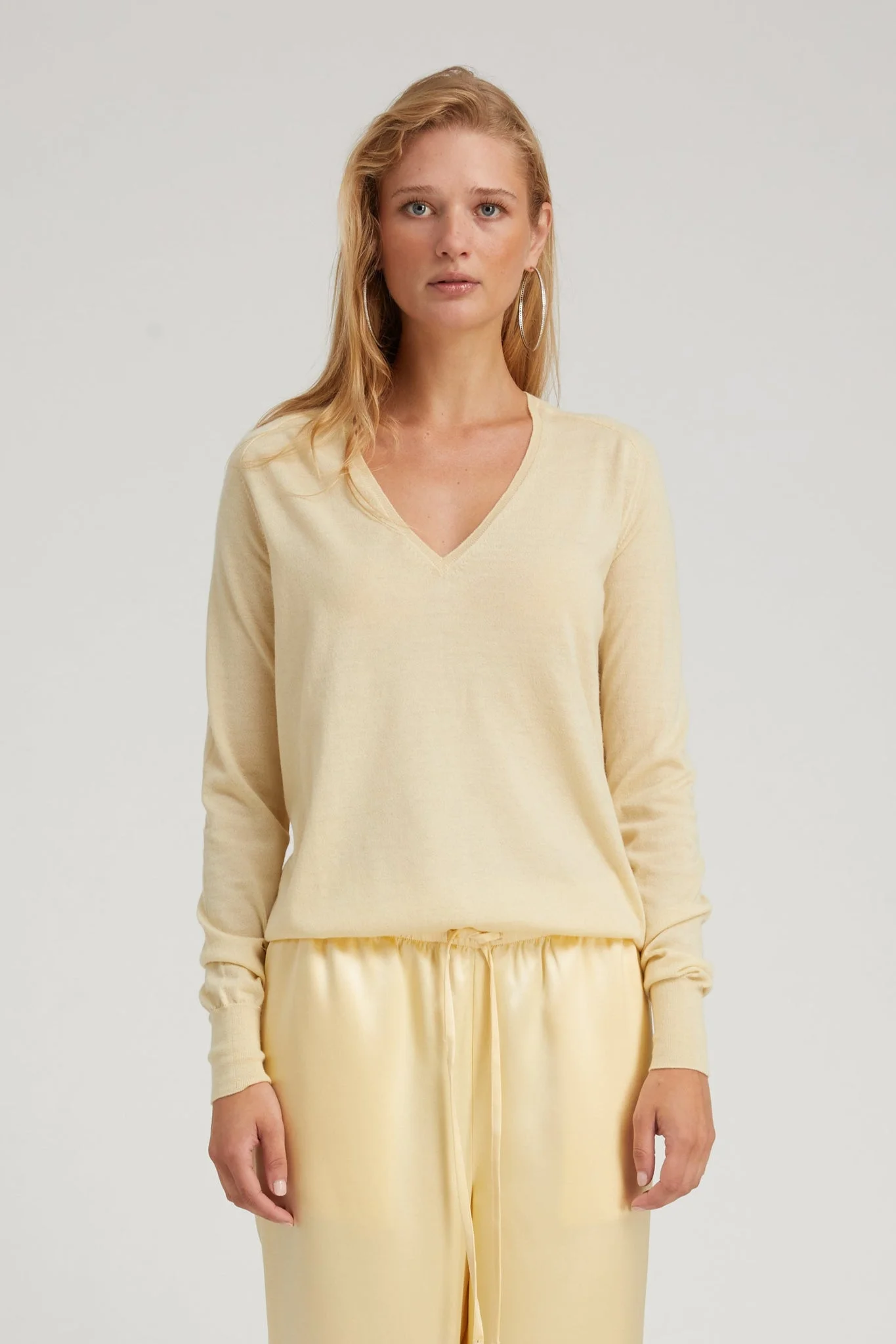 BUTTER CASHMERE V-NECK SWEATER - 1