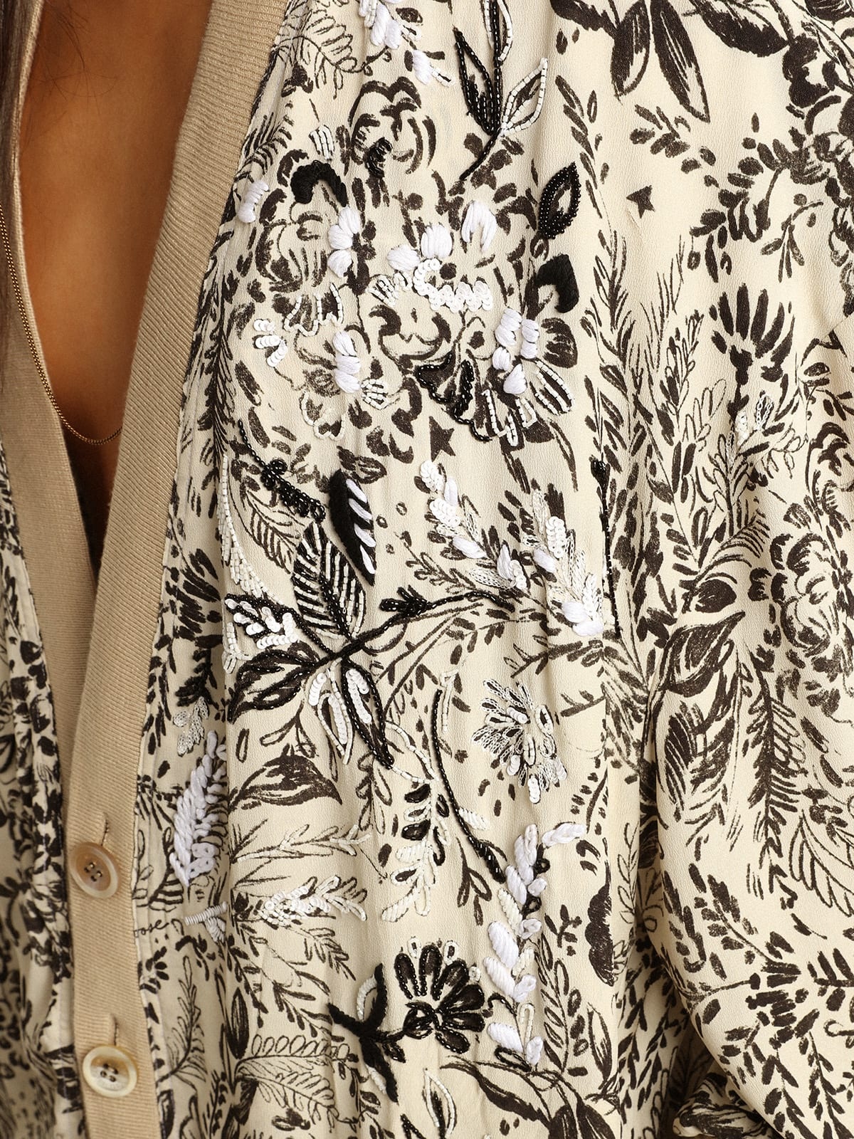 White viscose cardigan with toile de jouy print and embroidery - 5
