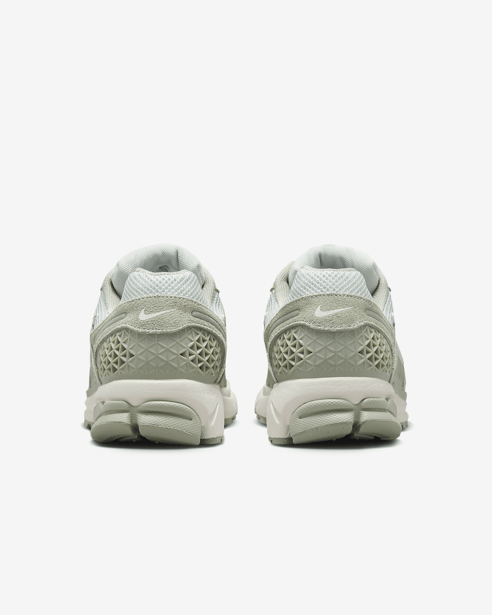 Nike Men's Zoom Vomero 5 Shoes - 6