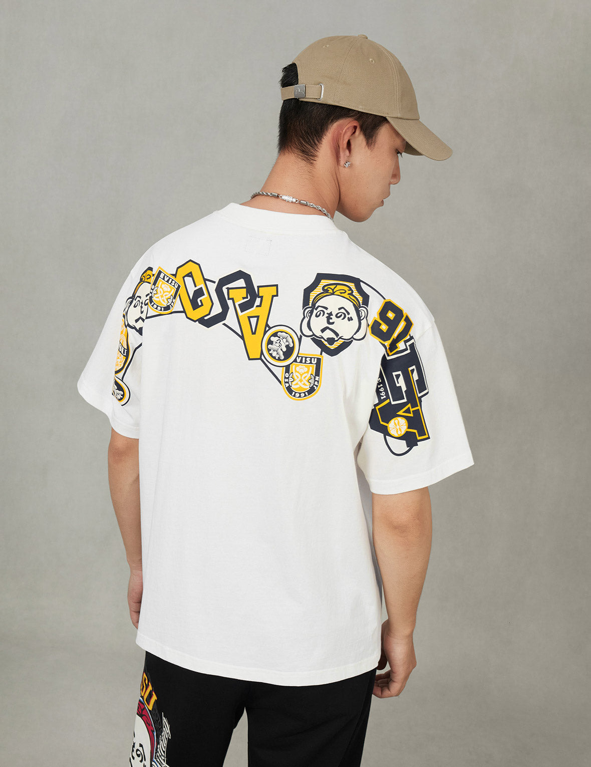 Henohenomohe Godhead and Wheel of Wisdom tag Daicock Print Relax Fit T-Shirt - 7