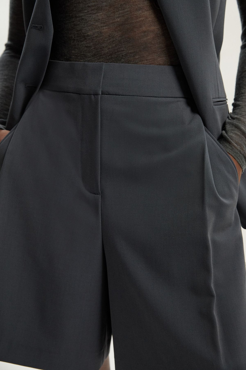 KAREN MILLEN Tailored Twill Essential City Short outlook