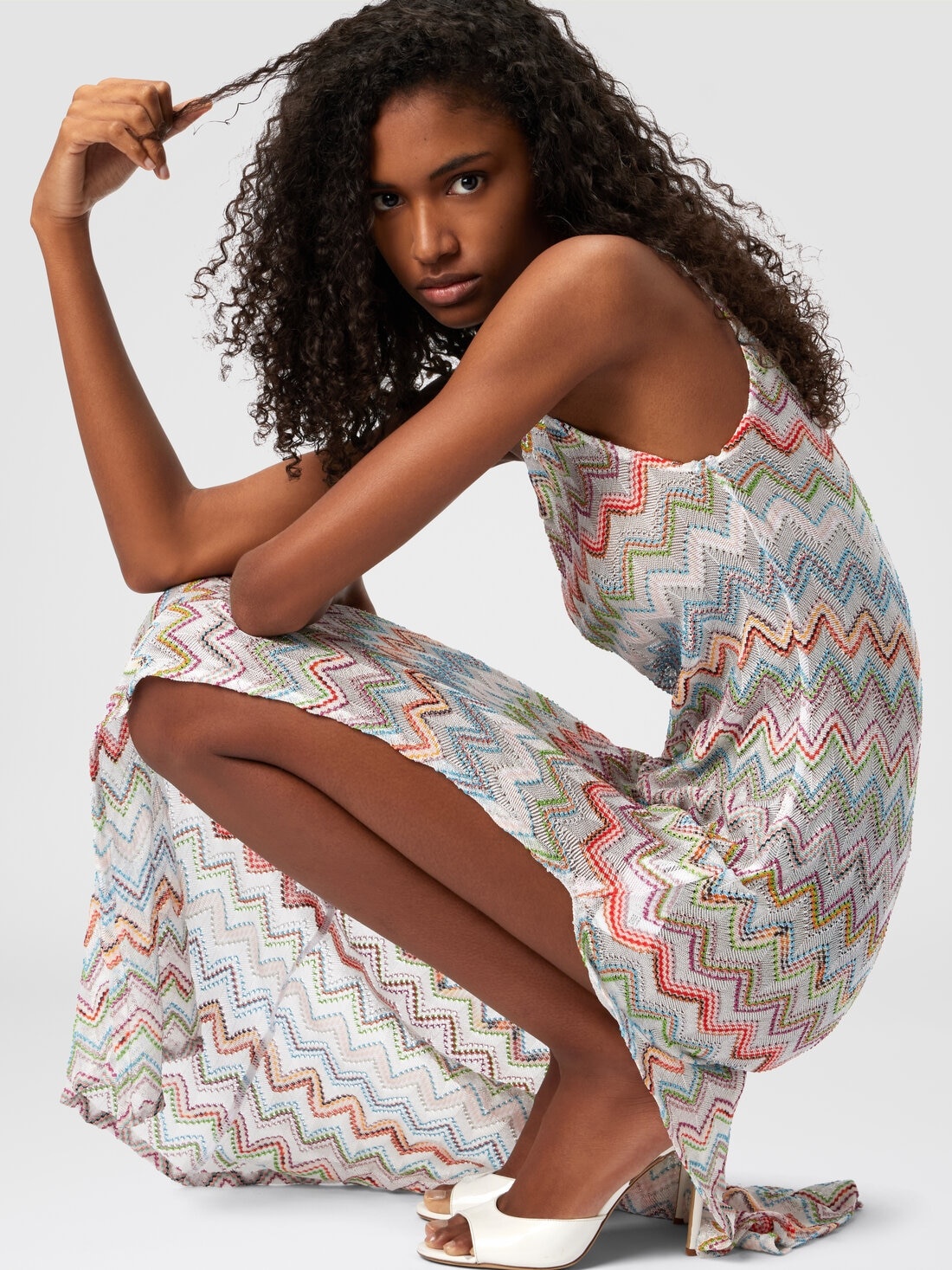 Long one-shoulder dress with 3D zig zag lamé - 5