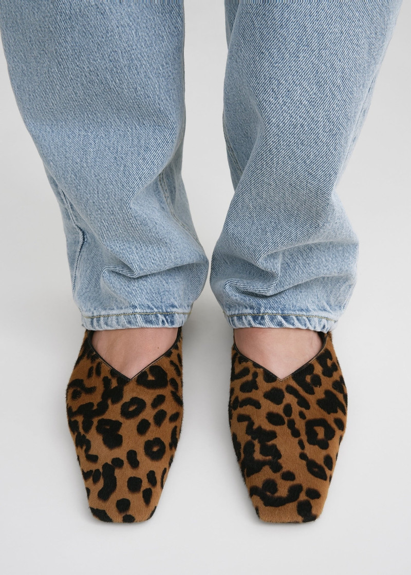 Totême The Everyday Flat leopard outlook