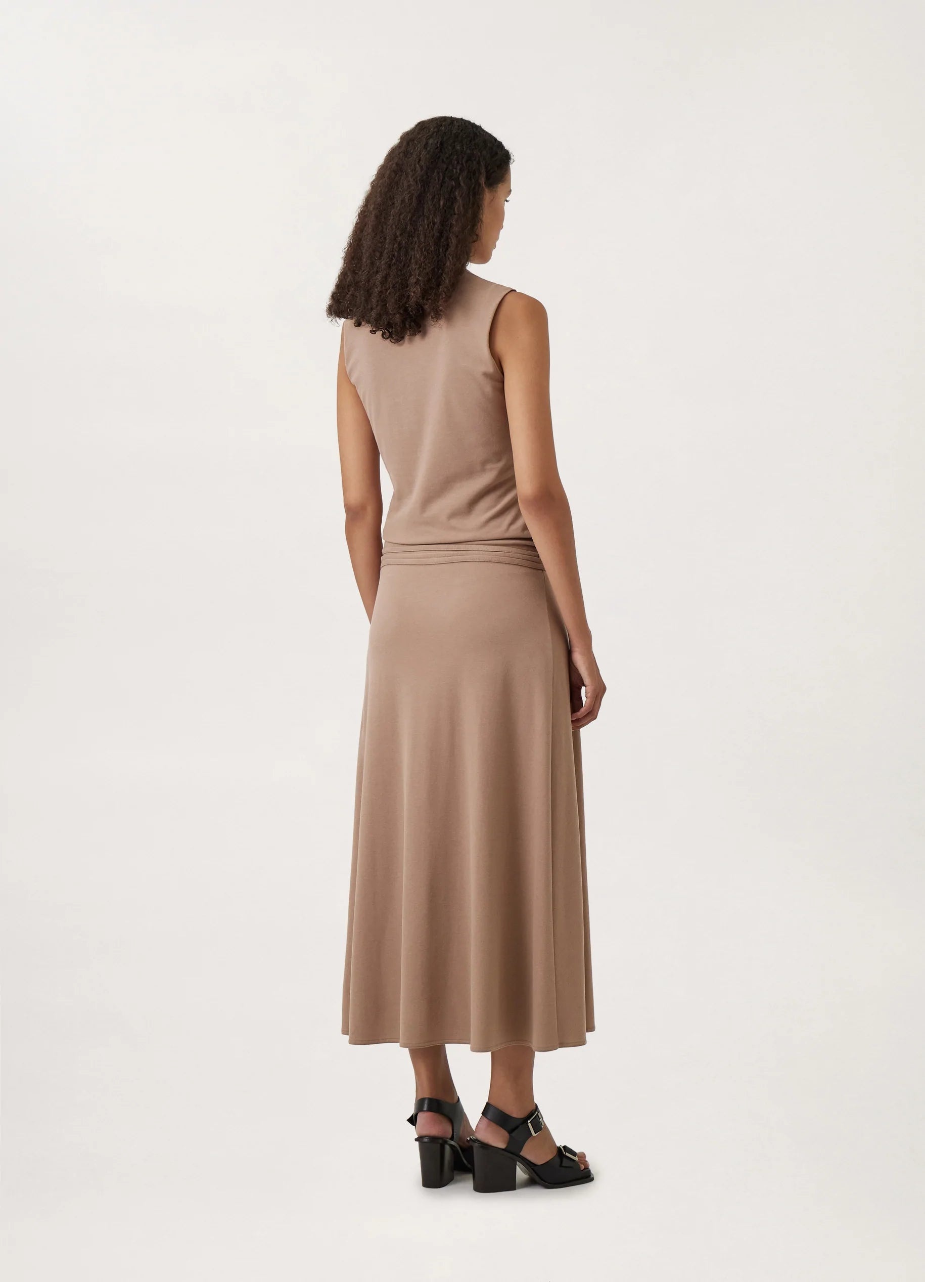 BELTED CREPE SLEEVELESS DRESS
CREPE JERSEY - 5