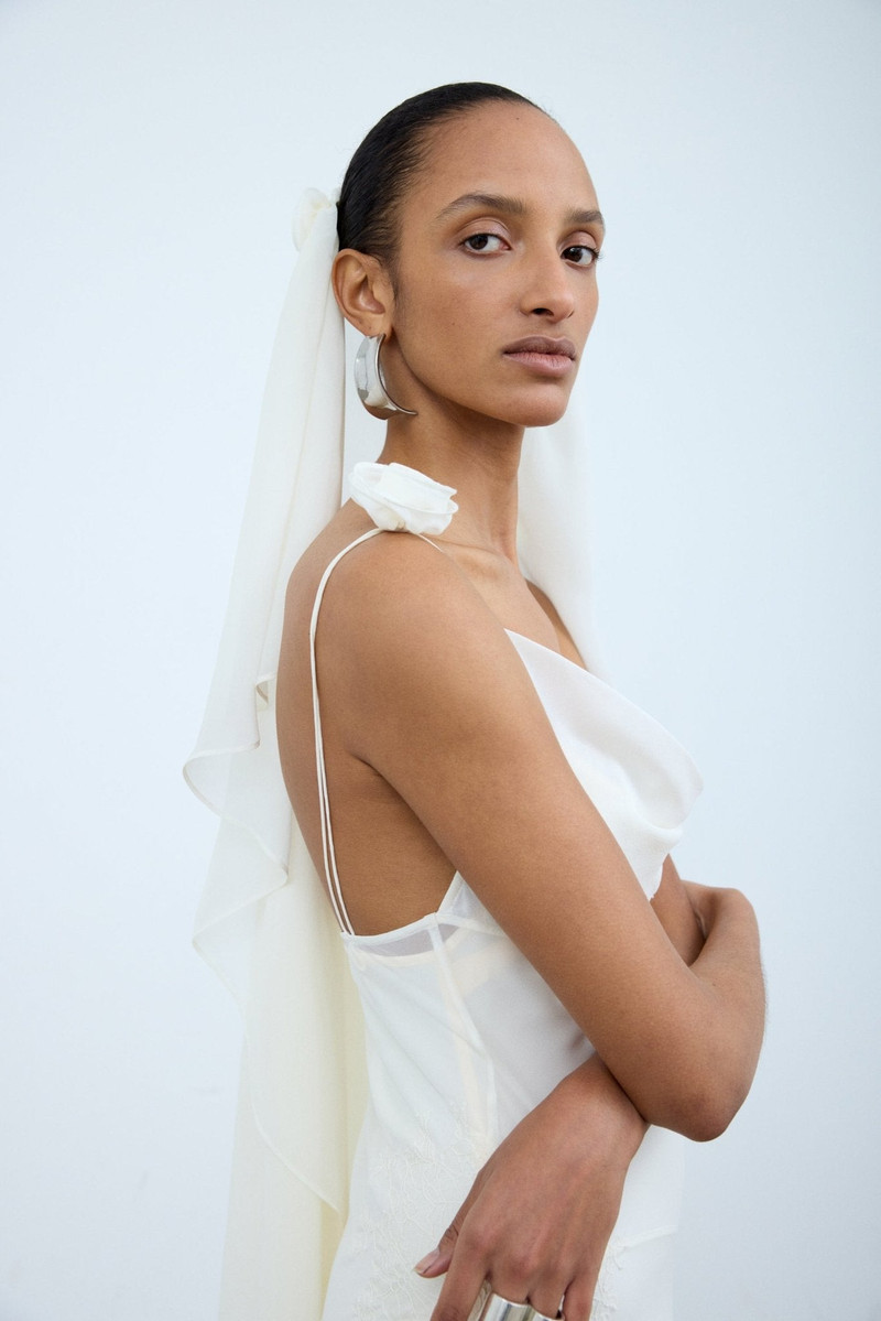 De La Vali LYRA VEIL IN IVORY SILK CHIFFON outlook