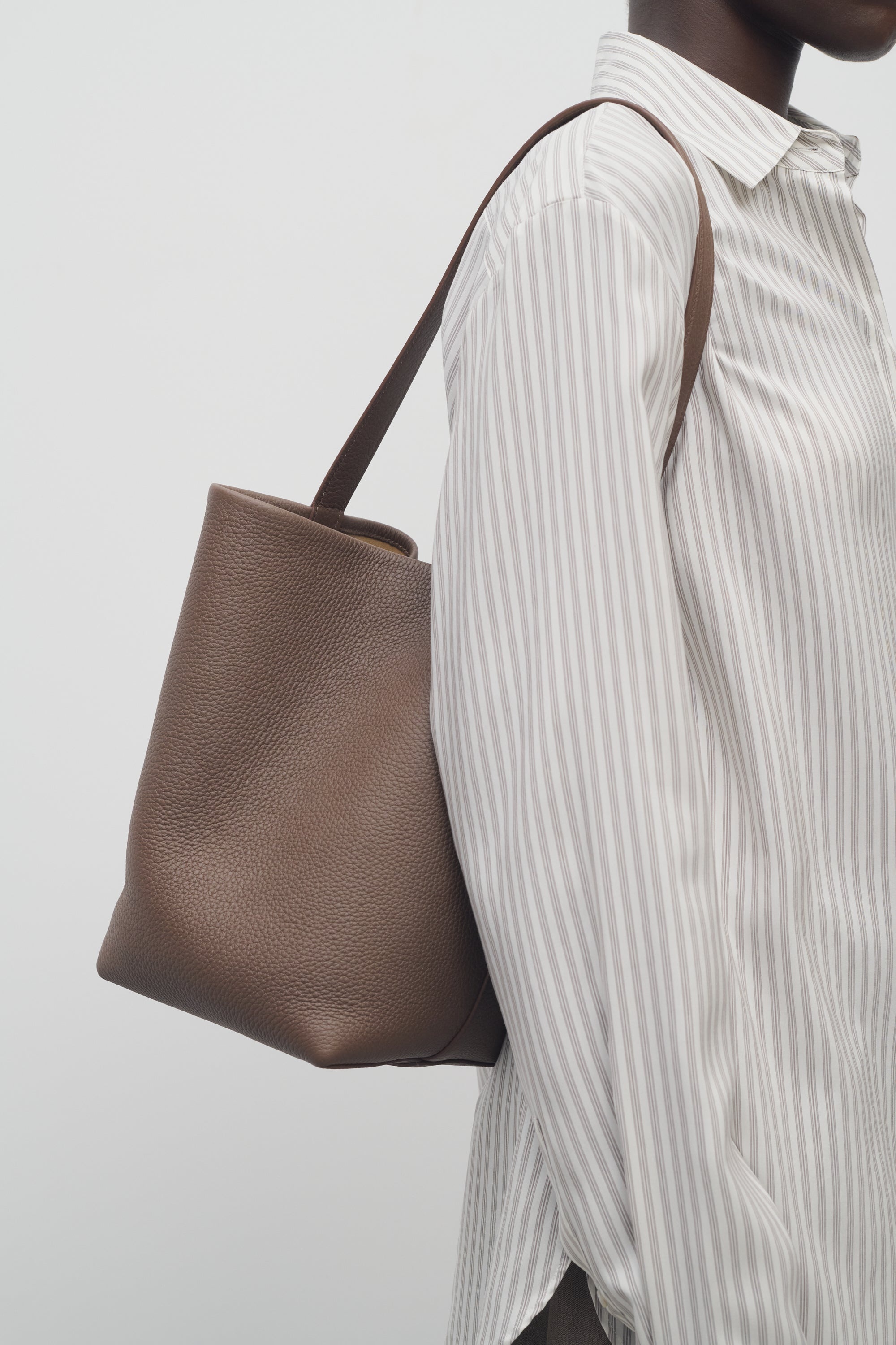 Medium N/S Park Tote Bag in Leather - 4