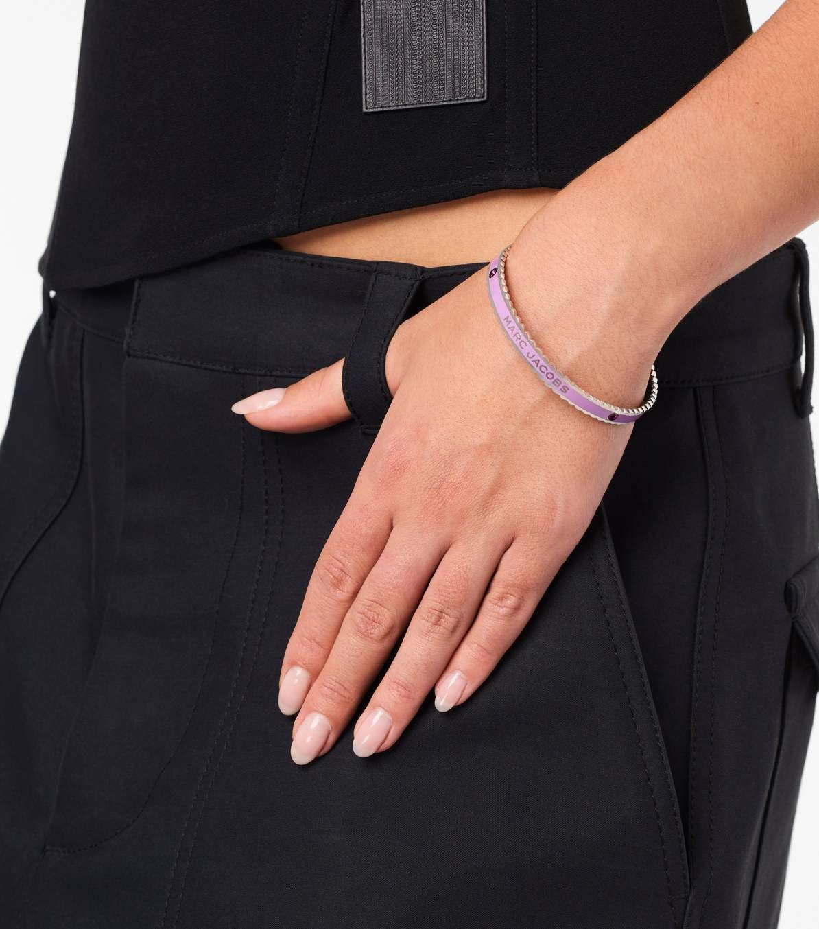 THE MEDALLION SCALLOPED BANGLE - 2