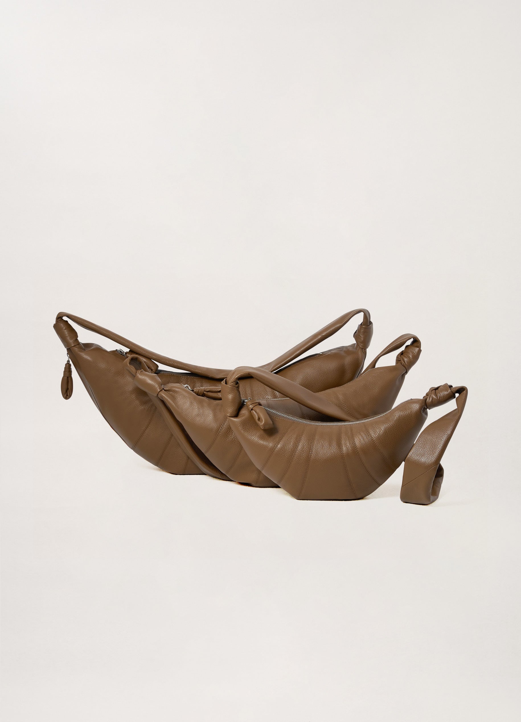 SMALL CROISSANT BAG
GRAINED LEATHER - 14