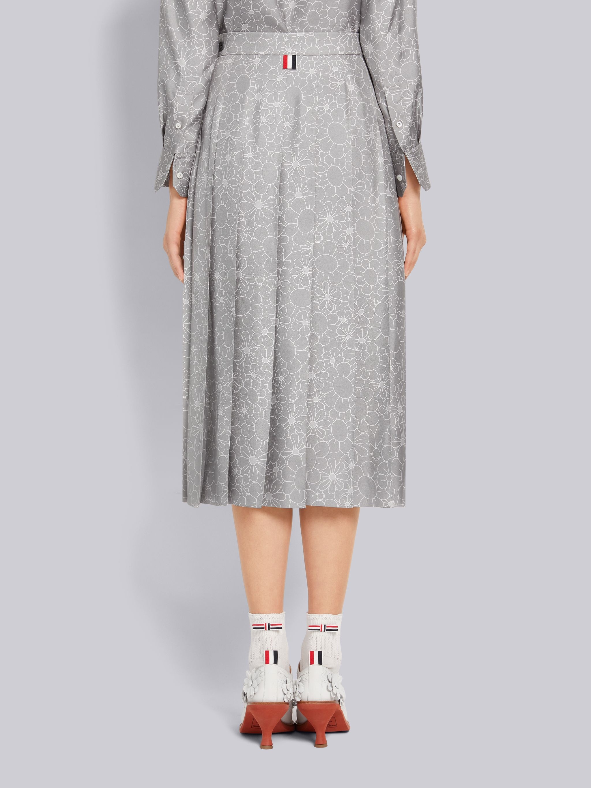 Medium Grey Floral Toile Printed Silk Dropped Back Below The Knee Pleated Skirt - 3